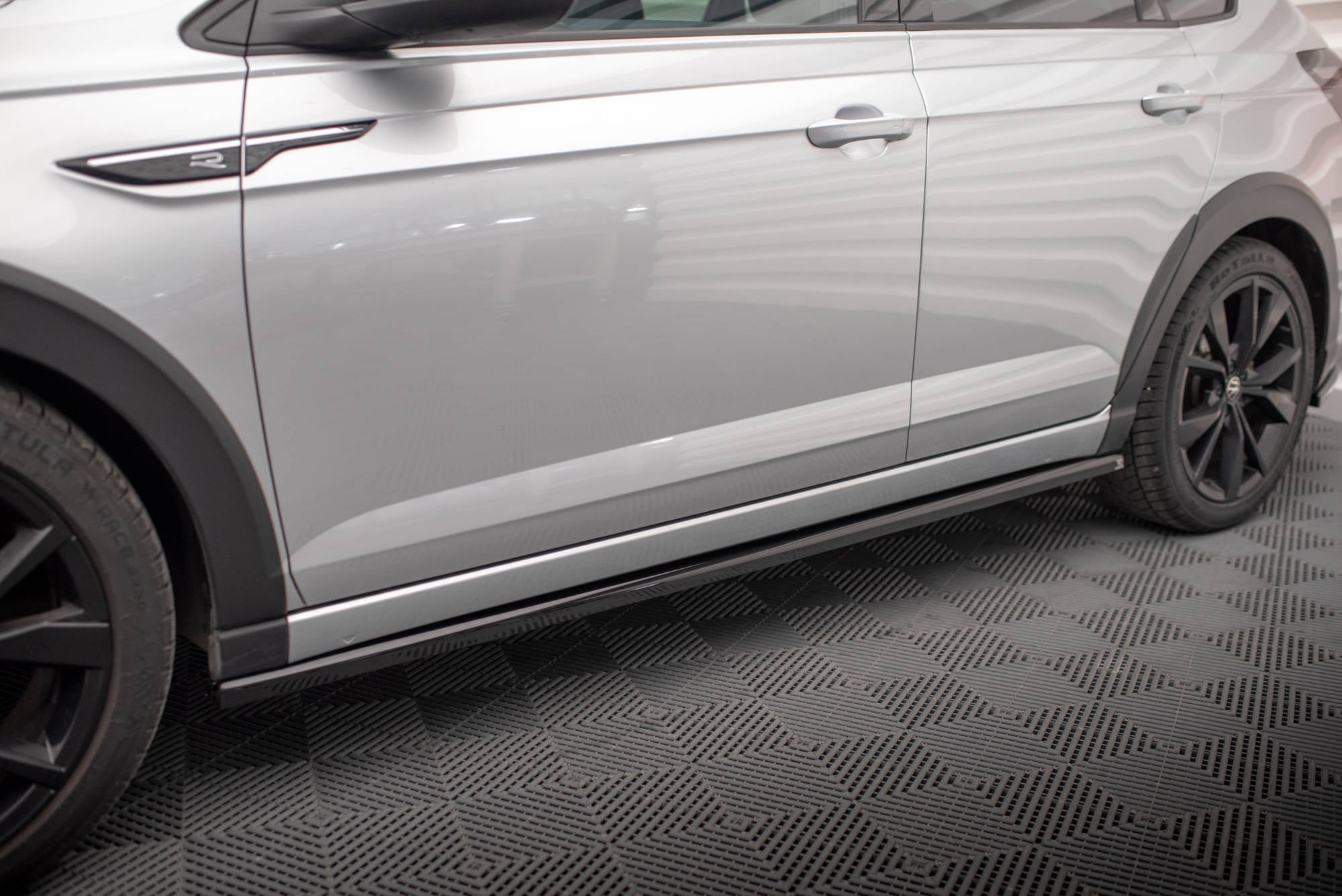 Maxton Design Difusores de taloneras laterales para Volkswagen Taigo R-Line Mk1 - imagen 1