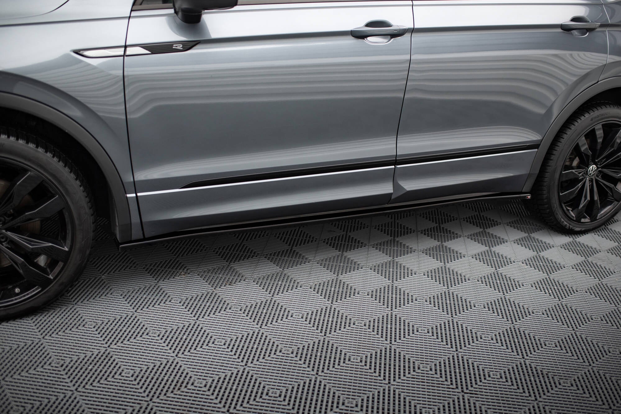 Maxton Design Difusores de taloneras laterales para Volkswagen Tiguan Allspace Mk2 - imagen 1