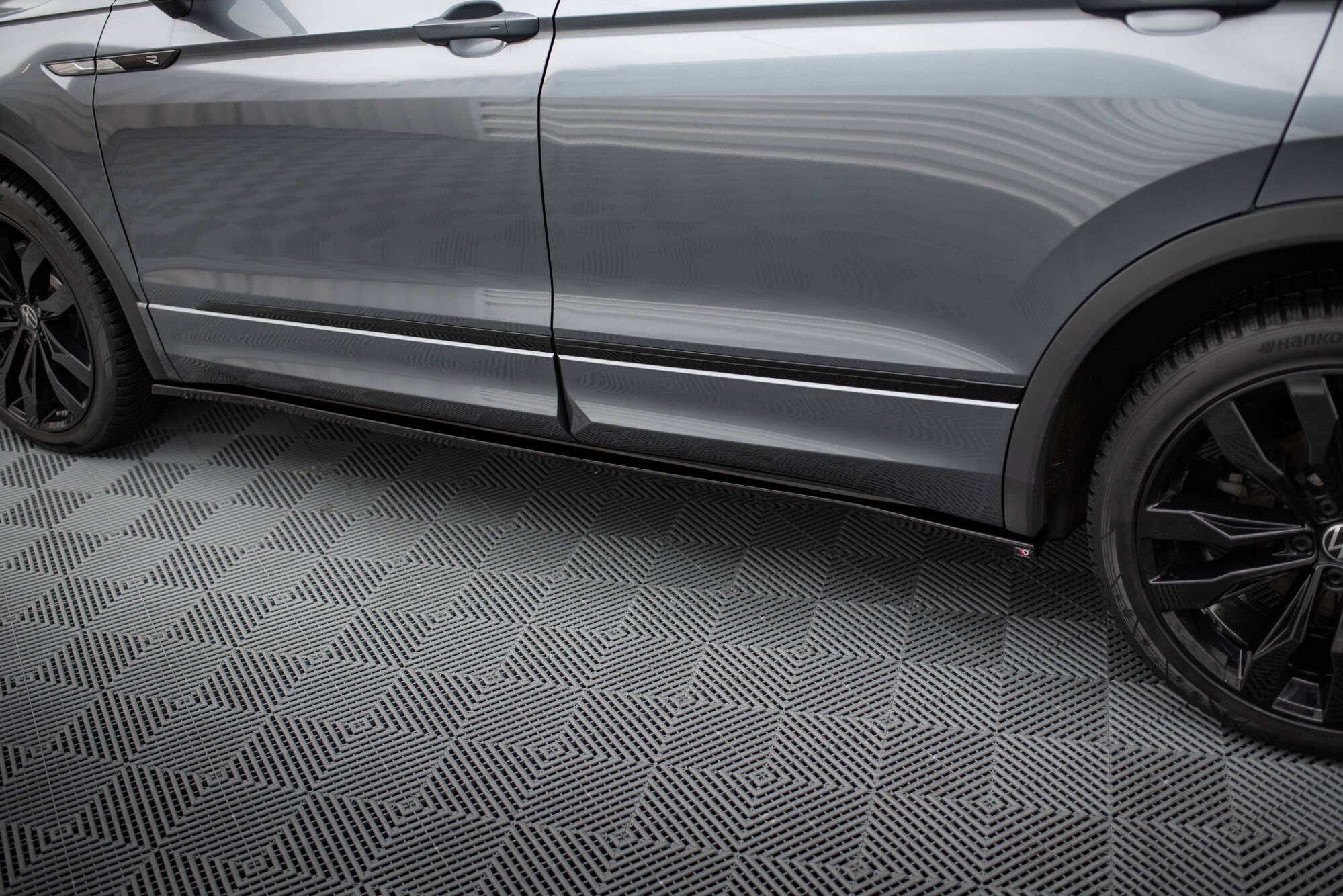 Maxton Design Difusores de taloneras laterales para Volkswagen Tiguan Allspace Mk2 - imagen 3