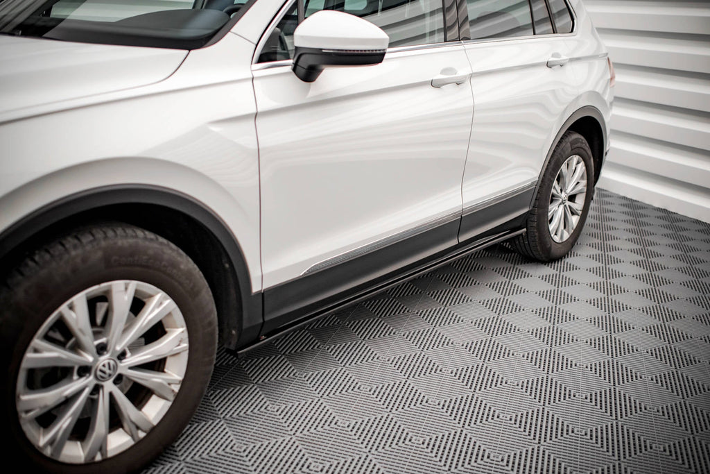 Maxton Design Difusores de taloneras laterales para Volkswagen Tiguan Mk2 - imagen 1