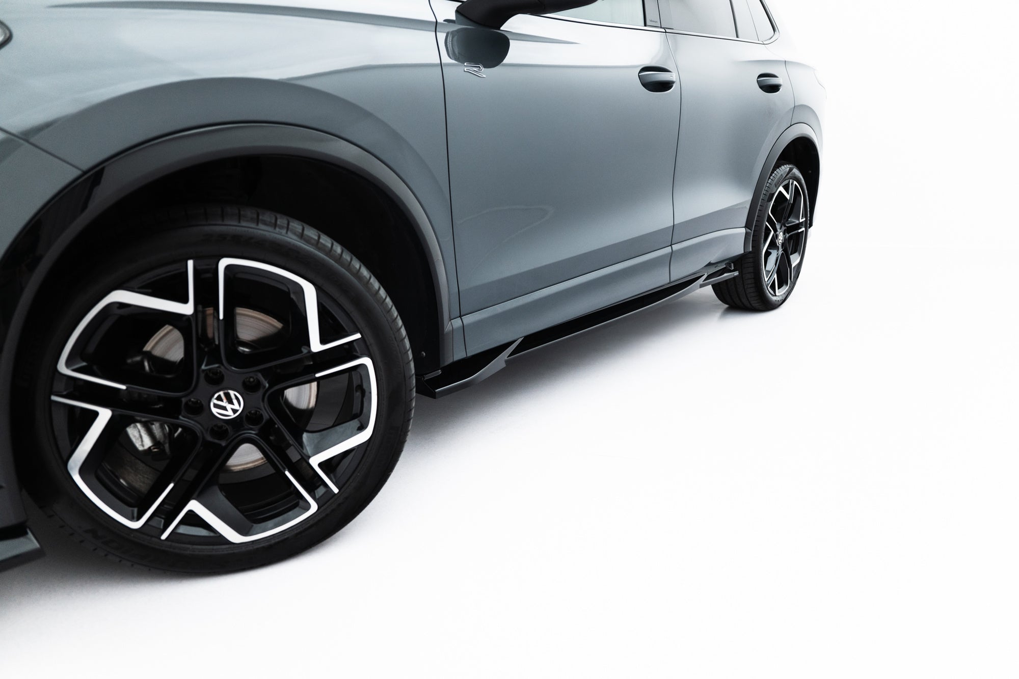 Maxton Design Difusores de taloneras laterales para Volkswagen Tiguan R-Line Mk3 - imagen 3