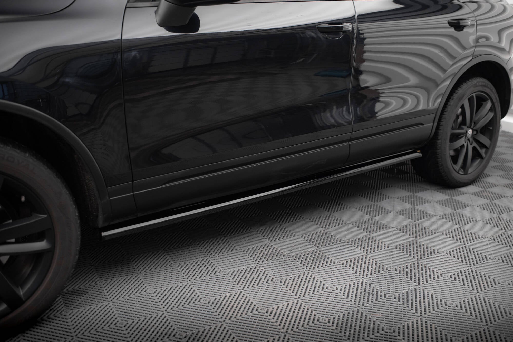 Maxton Design Difusores de taloneras laterales para Volkswagen Touareg Mk2 - imagen 1