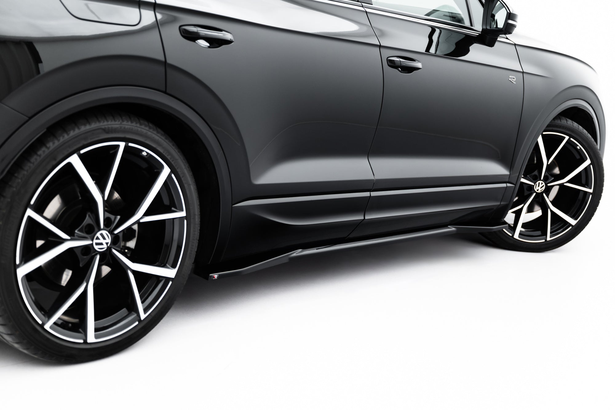 Maxton Design Difusores de taloneras laterales para Volkswagen Touareg R-Line Mk3 Facelift - imagen 3