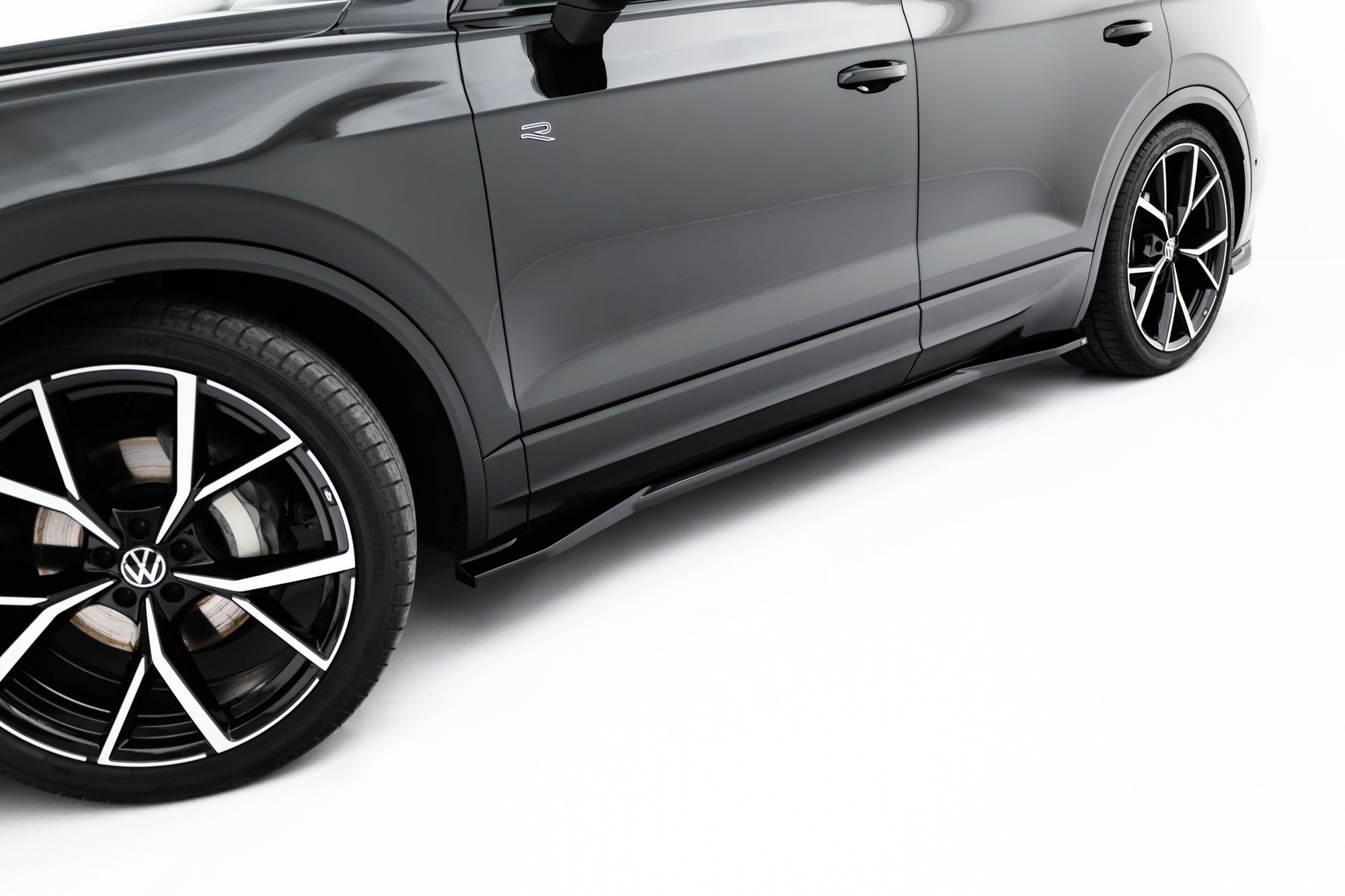 Maxton Design Difusores de taloneras laterales para Volkswagen Touareg R-Line Mk3 Facelift - imagen 2