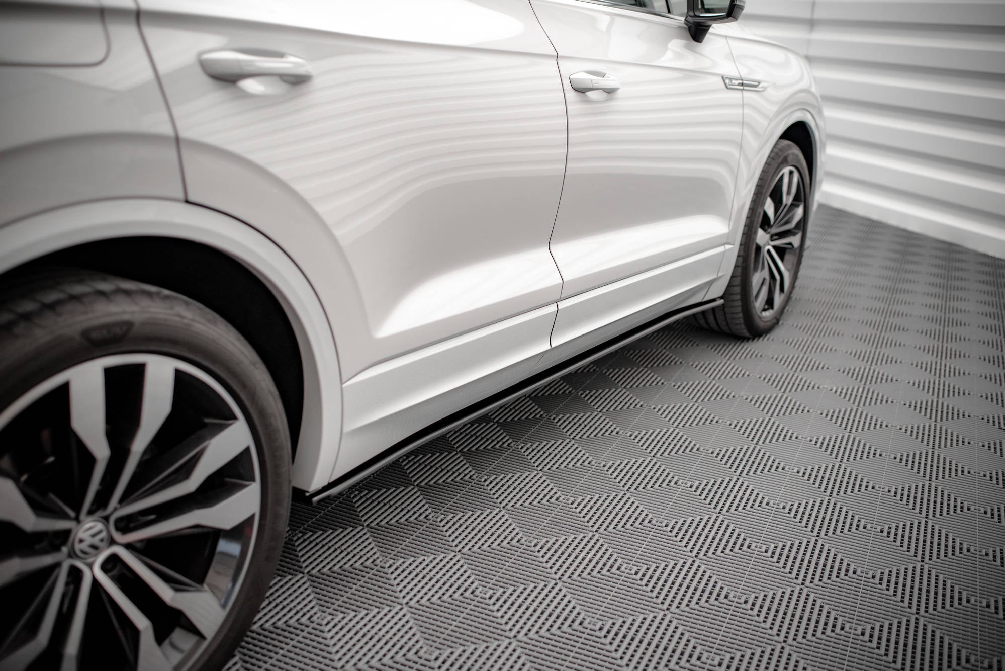 Maxton Design Difusores de taloneras laterales para Volkswagen Touareg R-line Mk3 - imagen 1