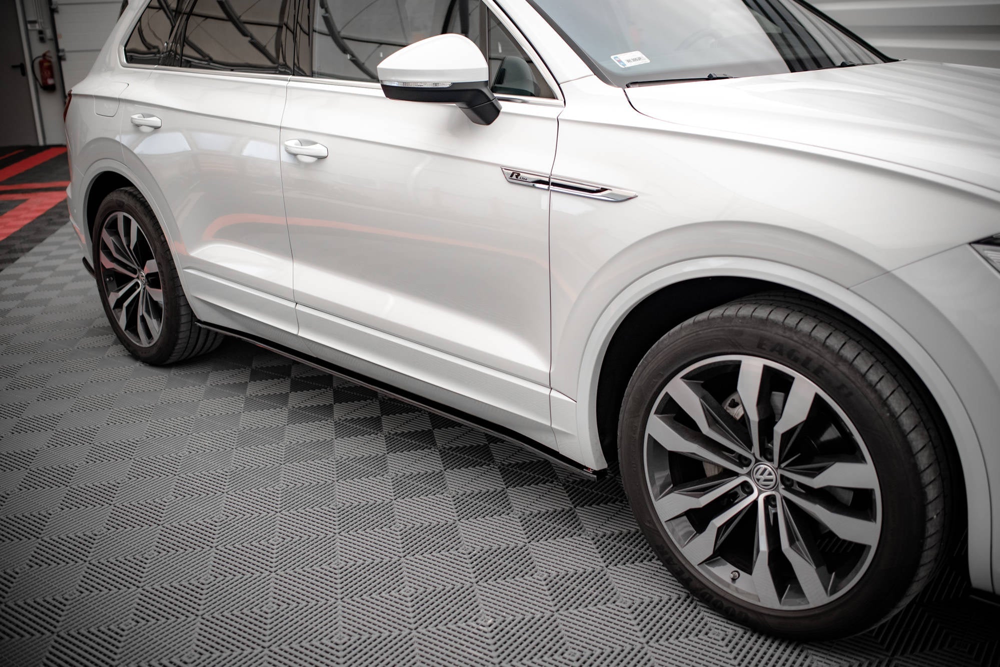 Maxton Design Difusores de taloneras laterales para Volkswagen Touareg R-line Mk3 - imagen 2