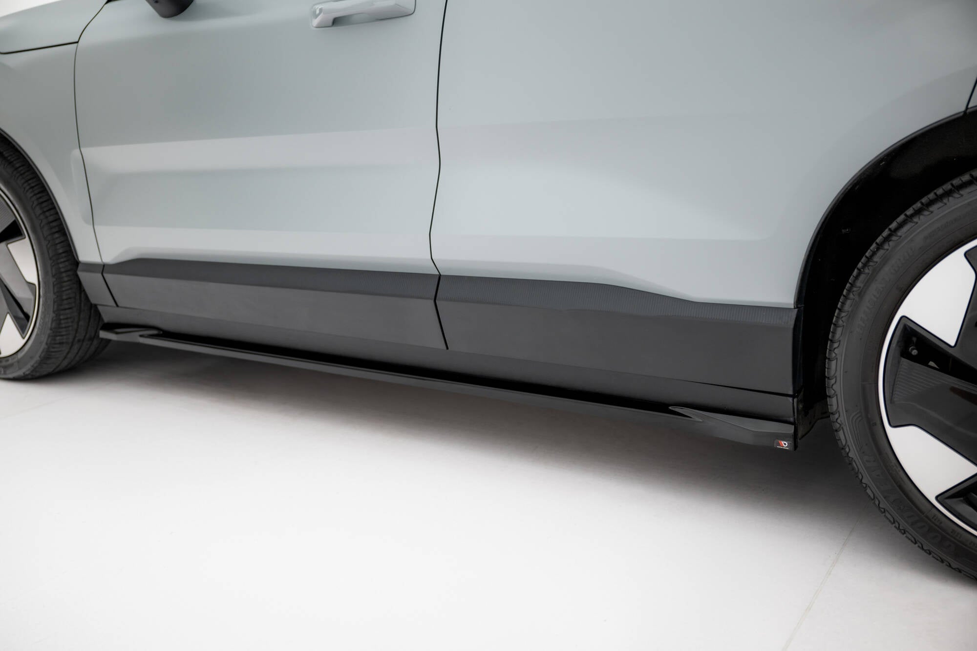 Maxton Design Difusores de taloneras laterales para Volvo EX30 Mk1 - imagen 2