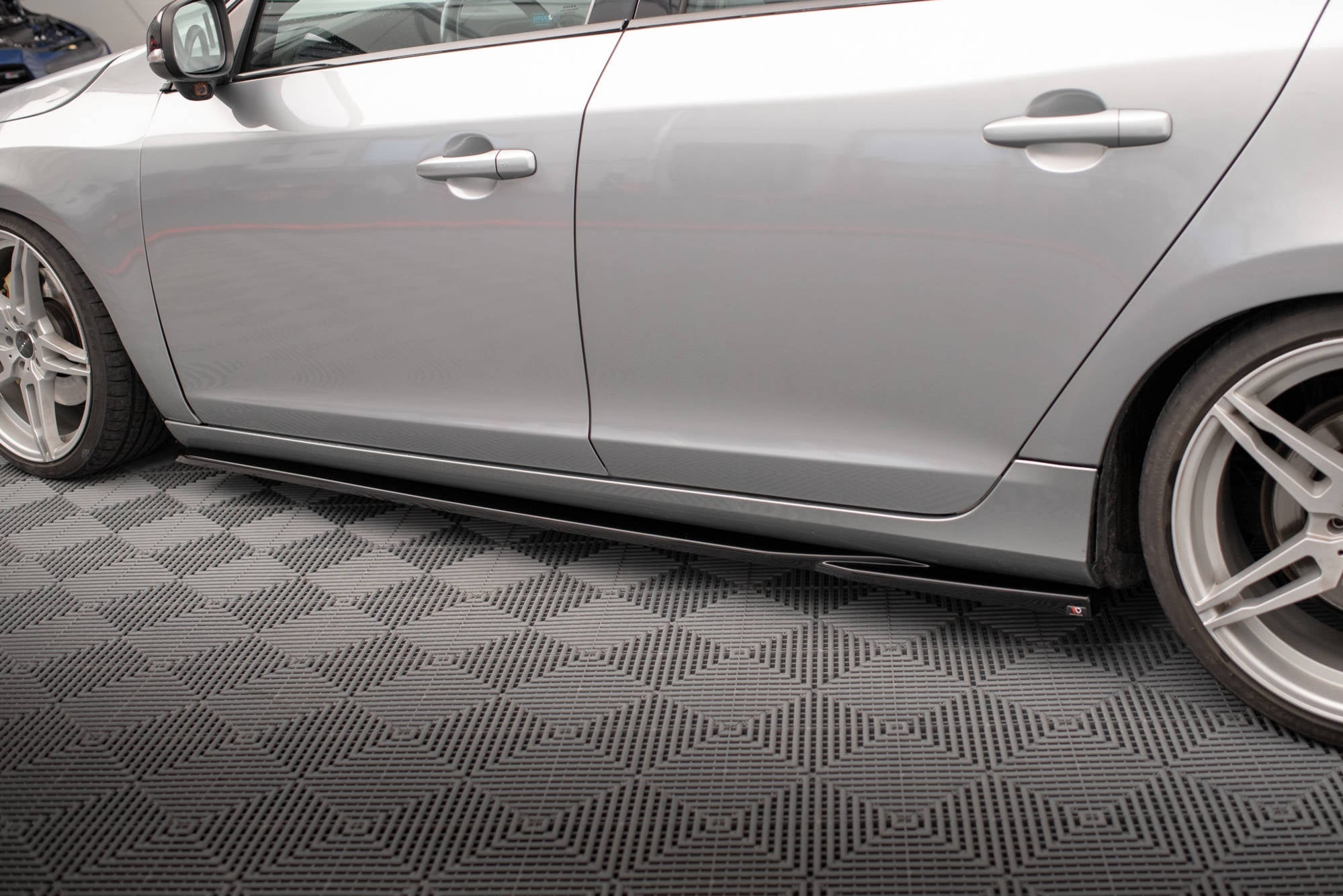 Maxton Design Difusores de taloneras laterales para Volvo S60 Standard / R-Design Mk2 / Mk2 Facelift - imagen 3
