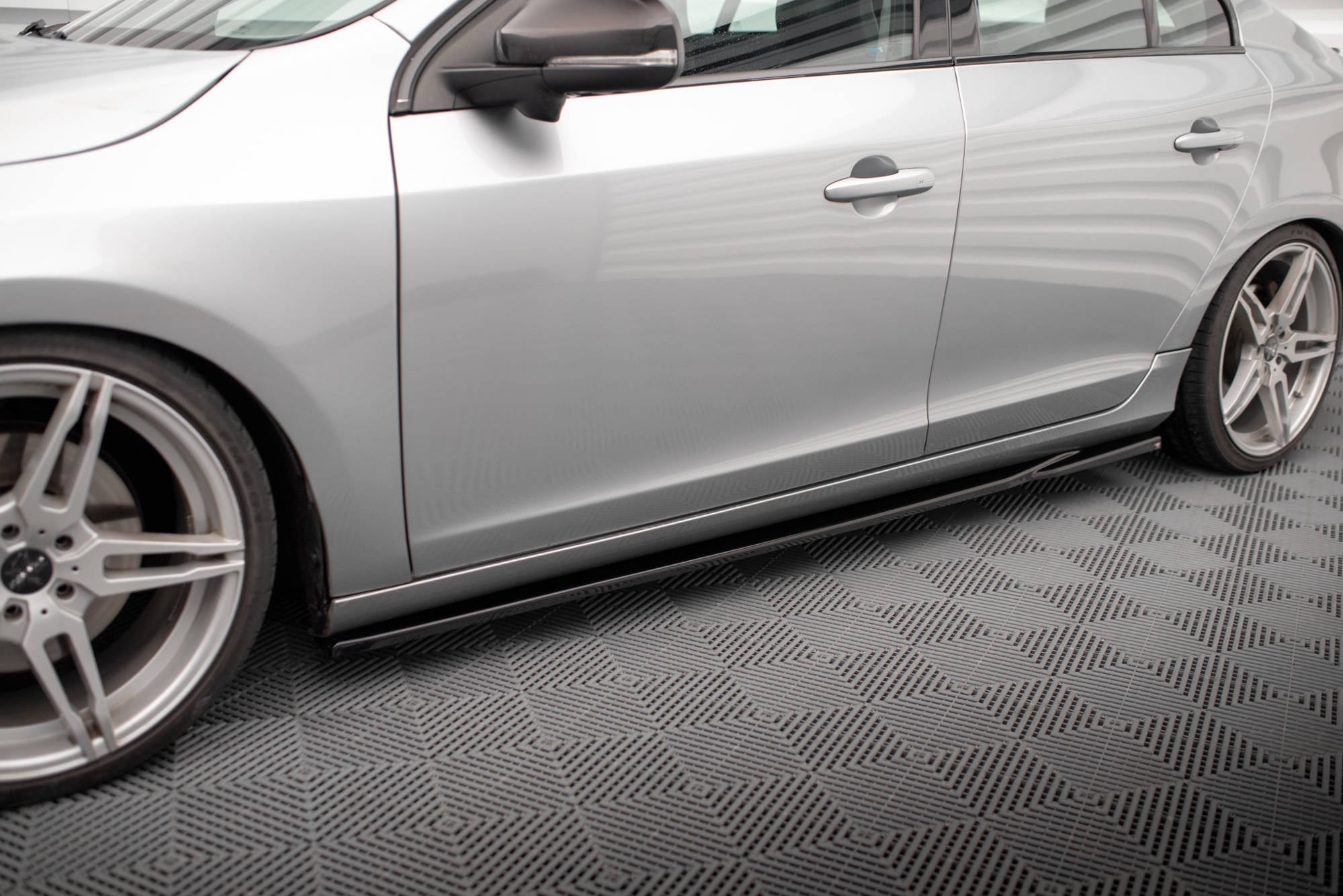 Maxton Design Difusores de taloneras laterales para Volvo S60 Standard / R-Design Mk2 / Mk2 Facelift - imagen 5