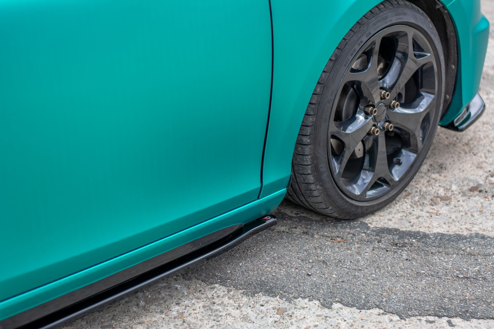 Maxton Design Difusores de taloneras laterales para Volvo V40 R-design - imagen 2