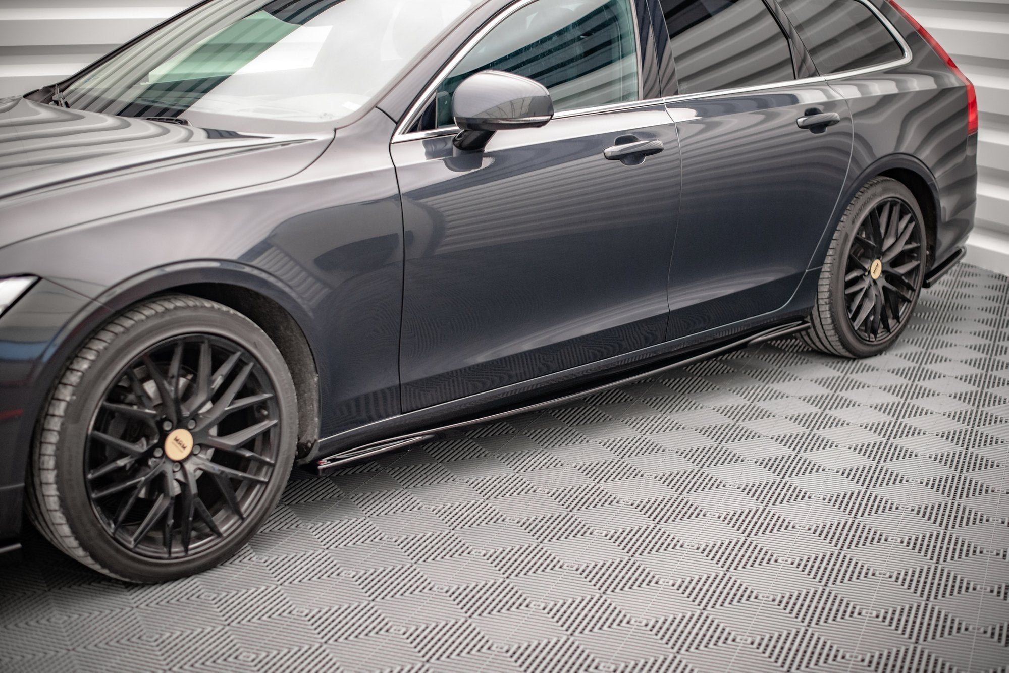 Maxton Design Difusores de taloneras laterales para Volvo V90 Mk2 - imagen 1