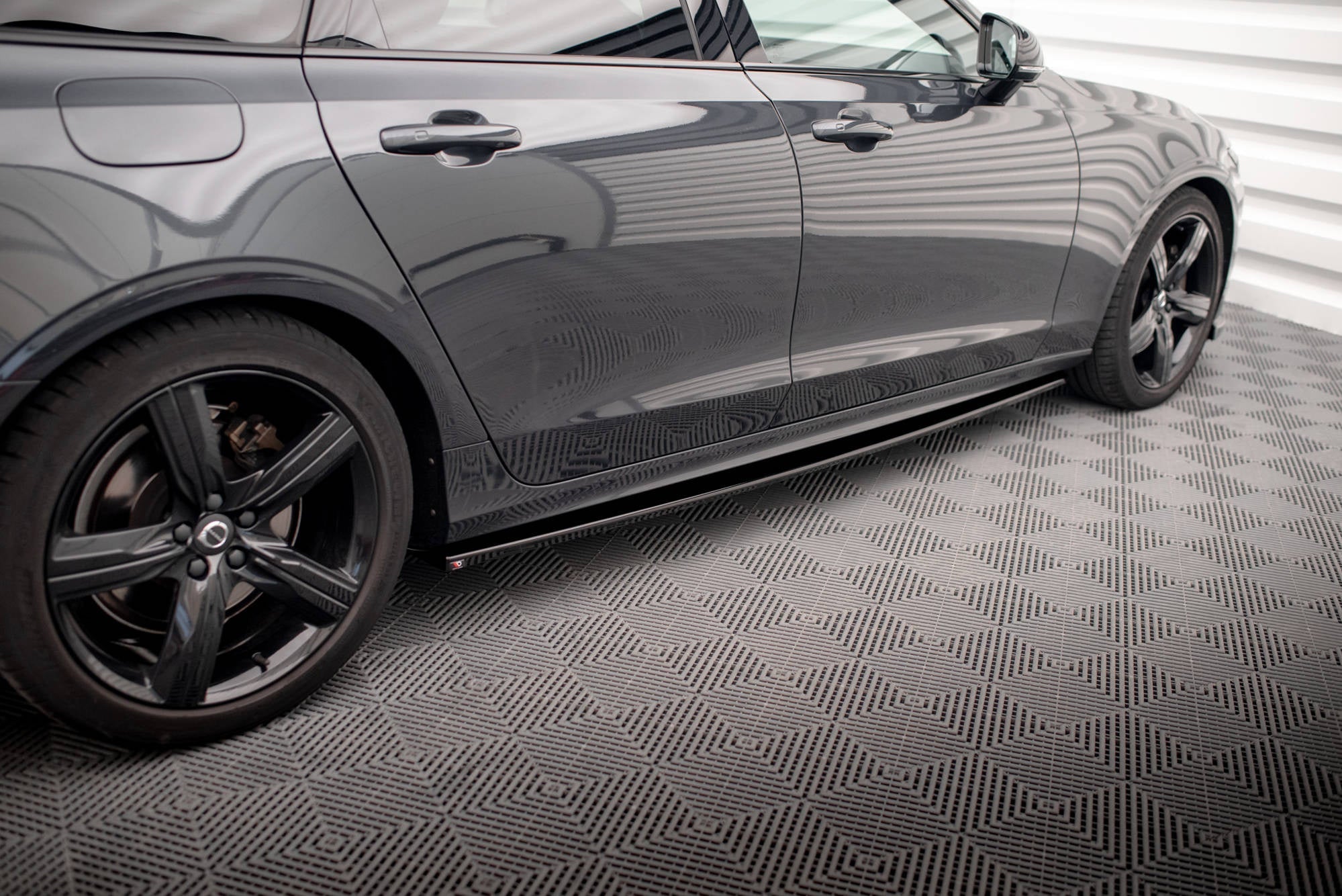 Maxton Design Difusores de taloneras laterales para Volvo V90 / S90 R-Design Mk2 - imagen 2