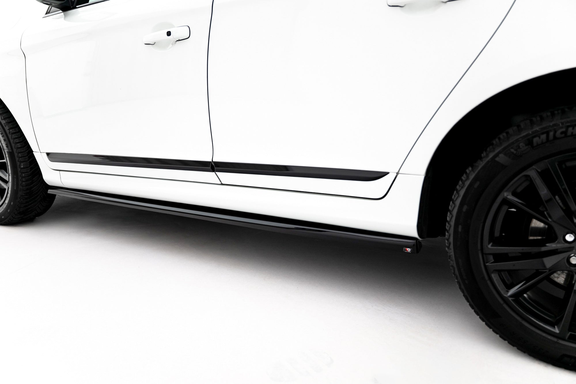 Maxton Design Difusores de taloneras laterales para Volvo XC60 Mk1 Facelift - imagen 2
