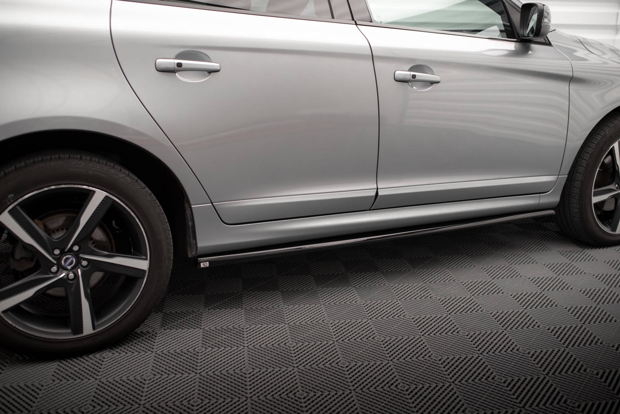 Maxton Design Difusores de taloneras laterales para Volvo XC60 Mk1 Facelift - imagen 2