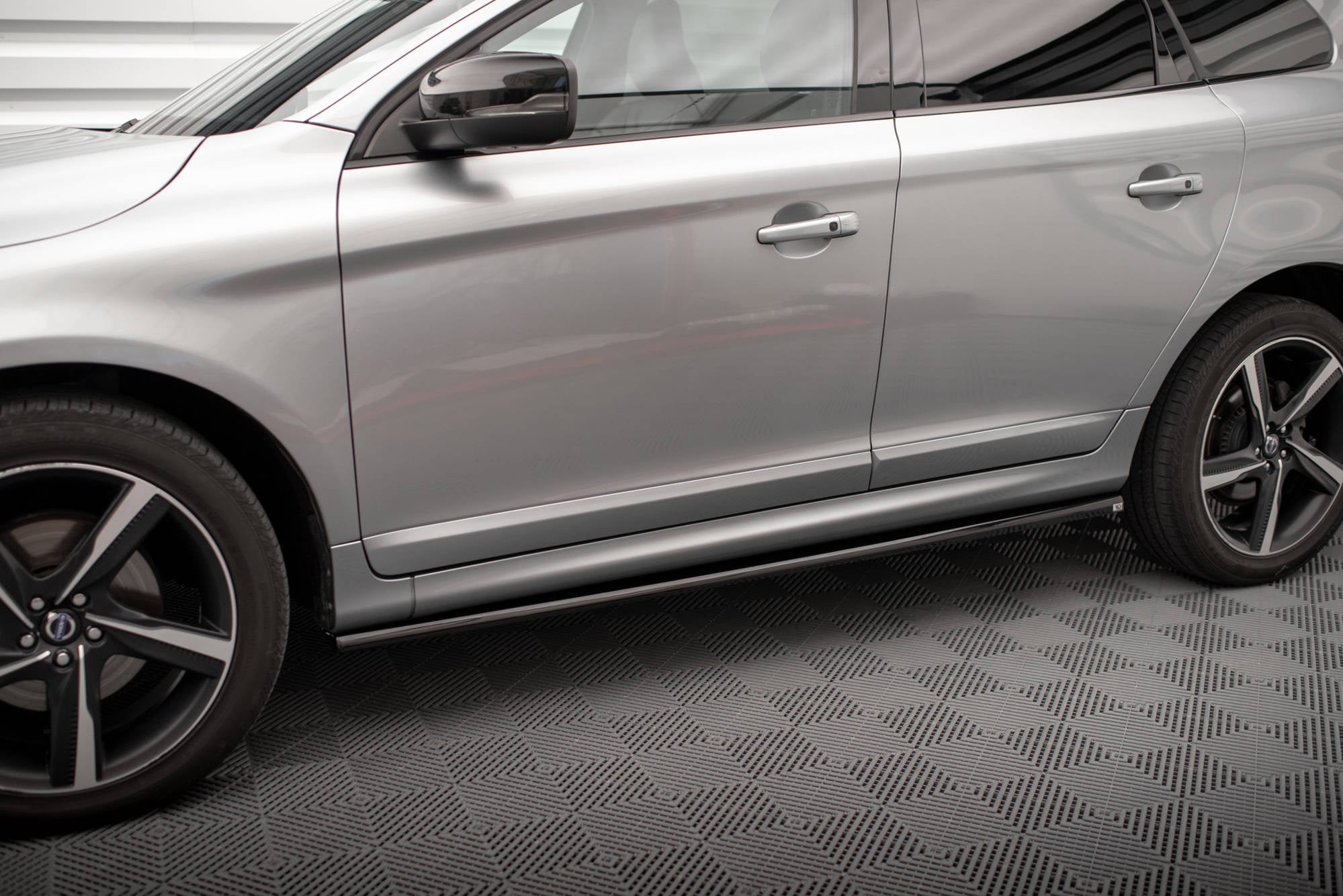 Maxton Design Difusores de taloneras laterales para Volvo XC60 Mk1 Facelift - imagen 1