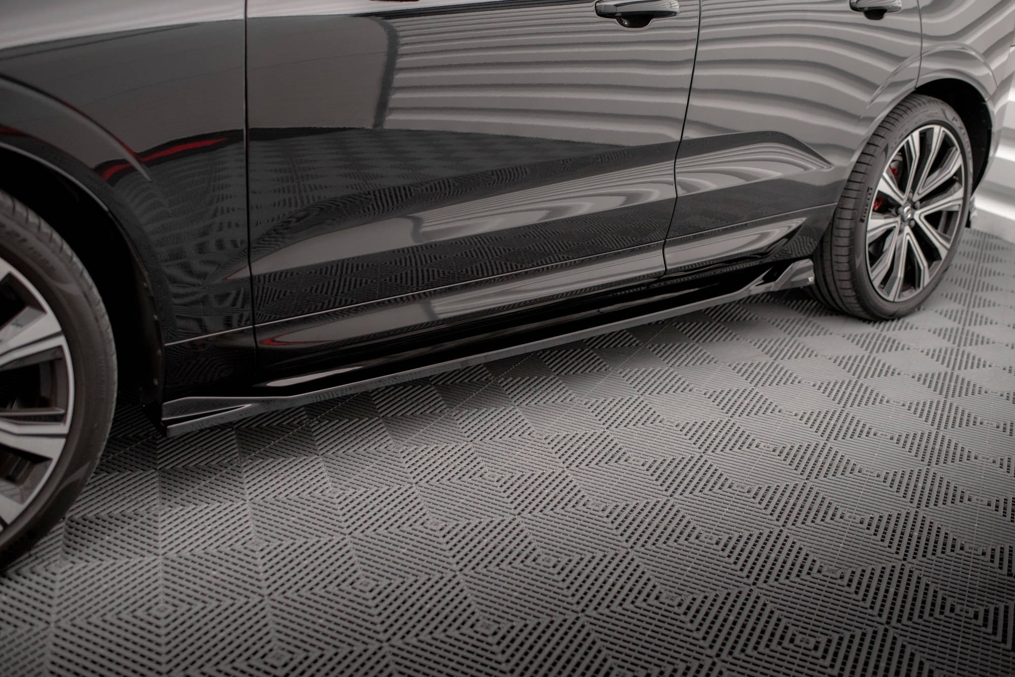 Maxton Design Difusores de taloneras laterales para Volvo XC60 R-Design Mk2 Facelift - imagen 1