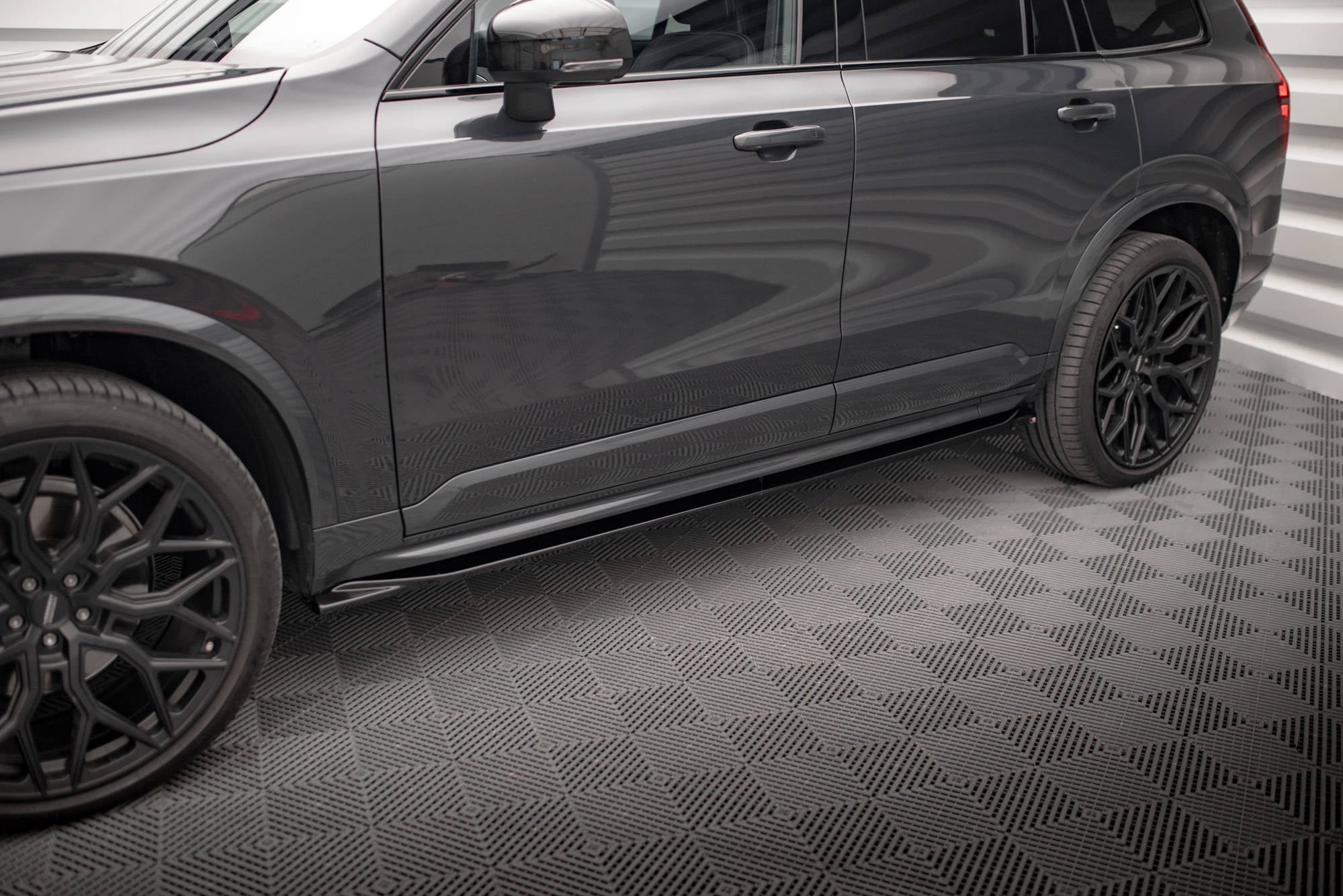 Maxton Design Difusores de taloneras laterales para Volvo XC90 R-Design Mk2 / Mk2 Facelift - imagen 1