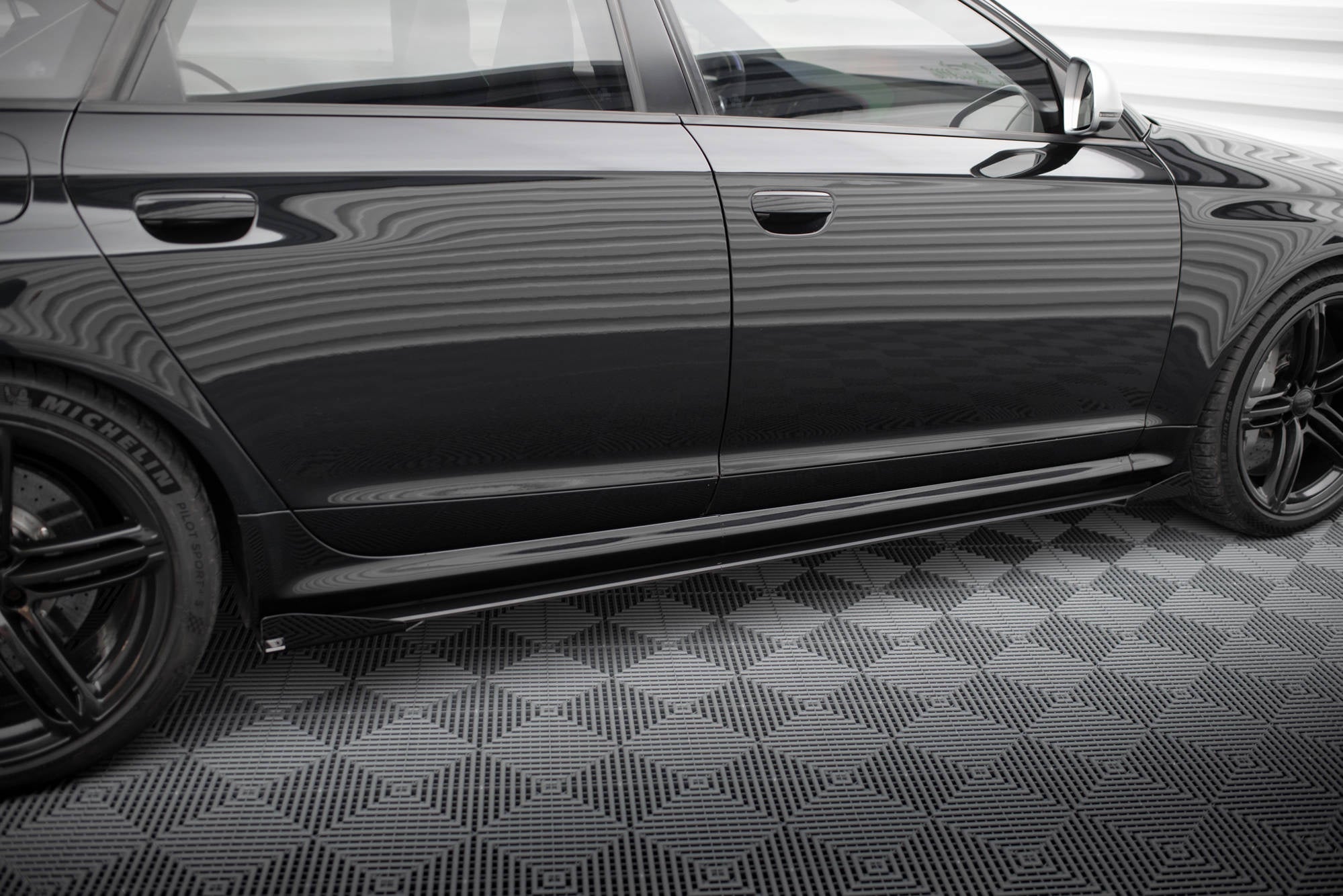 Maxton Design Street Pro Side Skirts Diffusers + Flaps para Audi RS6 Avant C6 - imagen 3