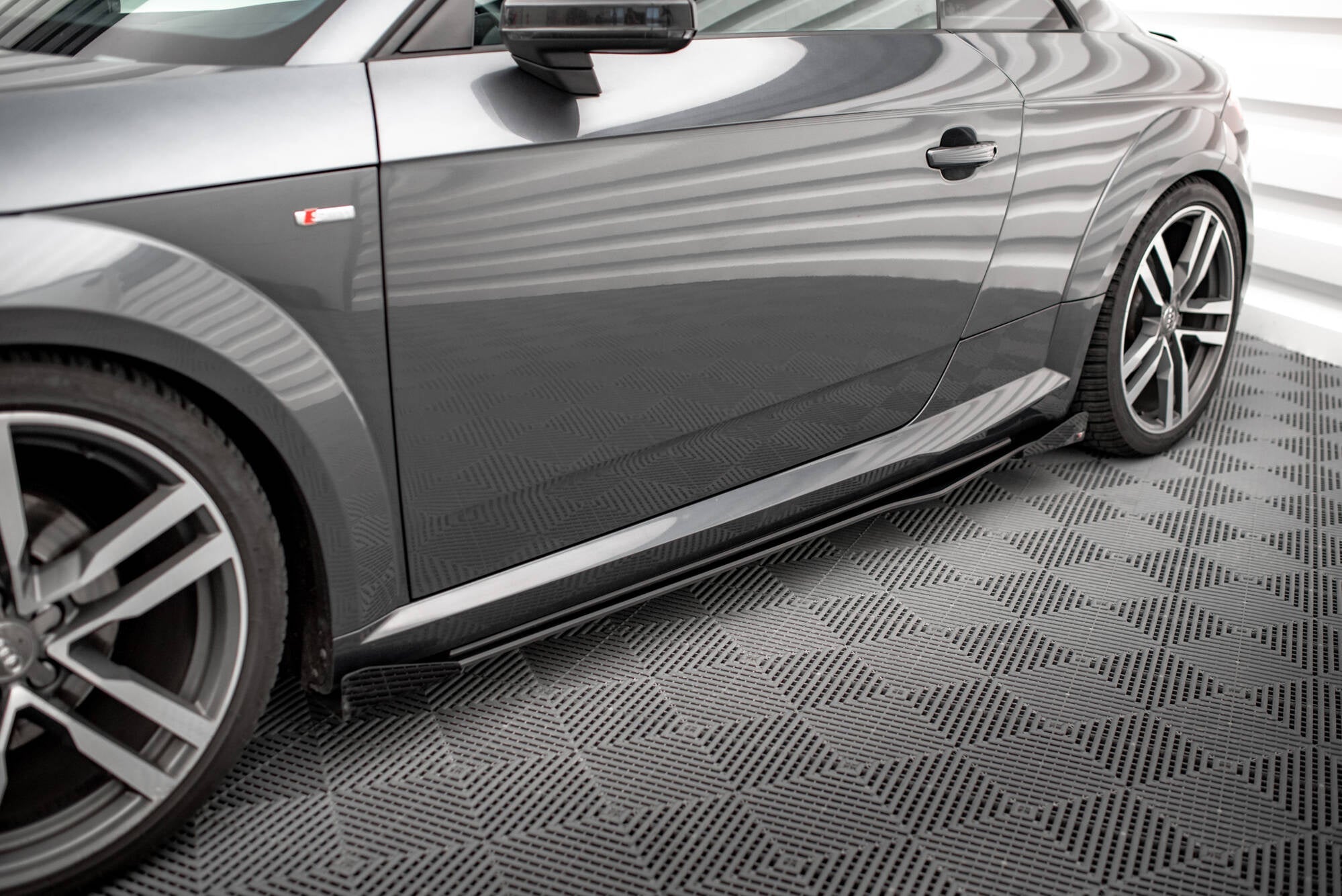 Maxton Design Street Pro Side Skirts Diffusers + Flaps para Audi TT S / S-Line 8S - imagen 1