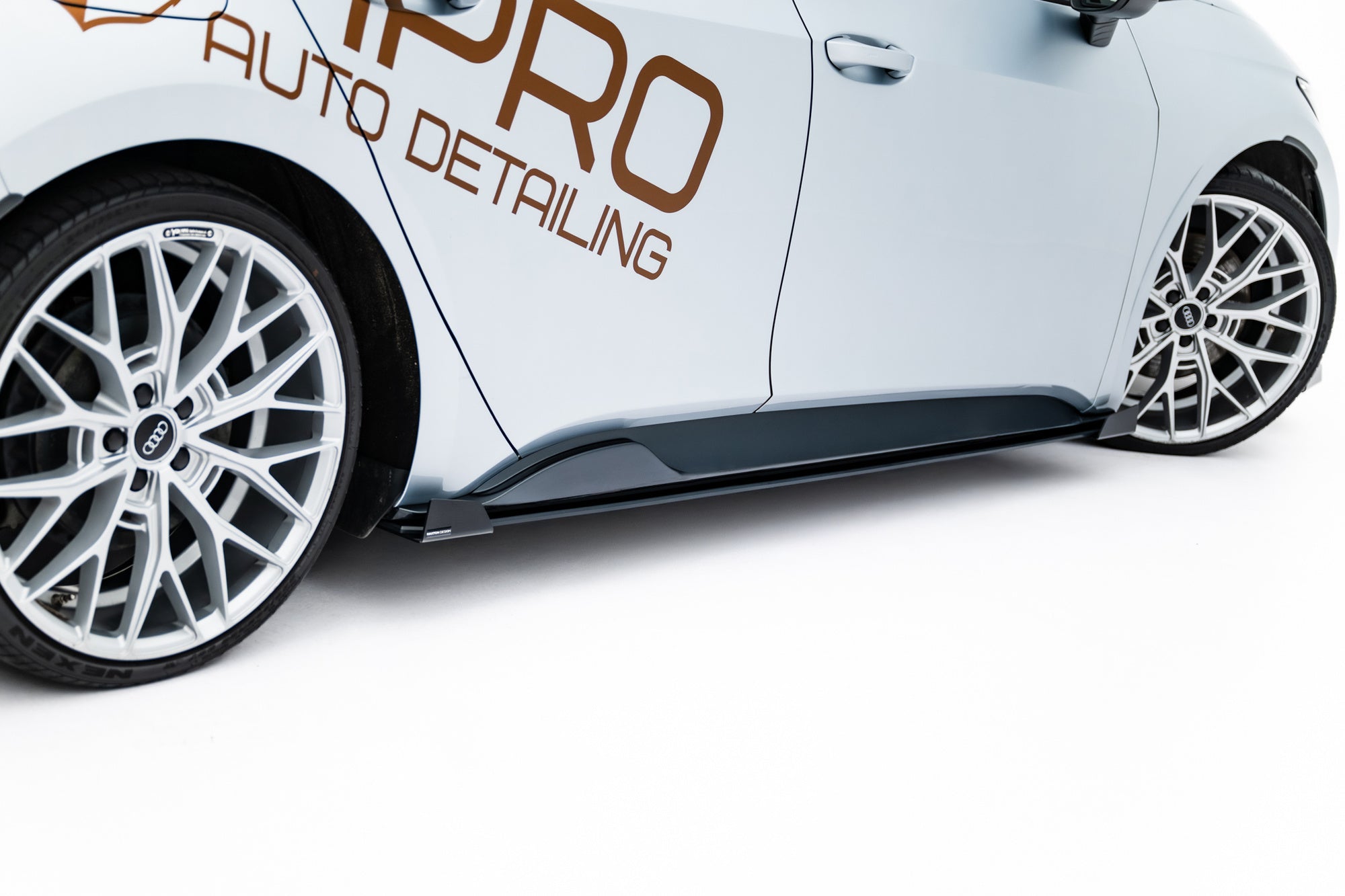 Maxton Design Street Pro Side Skirts Diffusers + Flaps para Cupra Born Mk1 - imagen 2