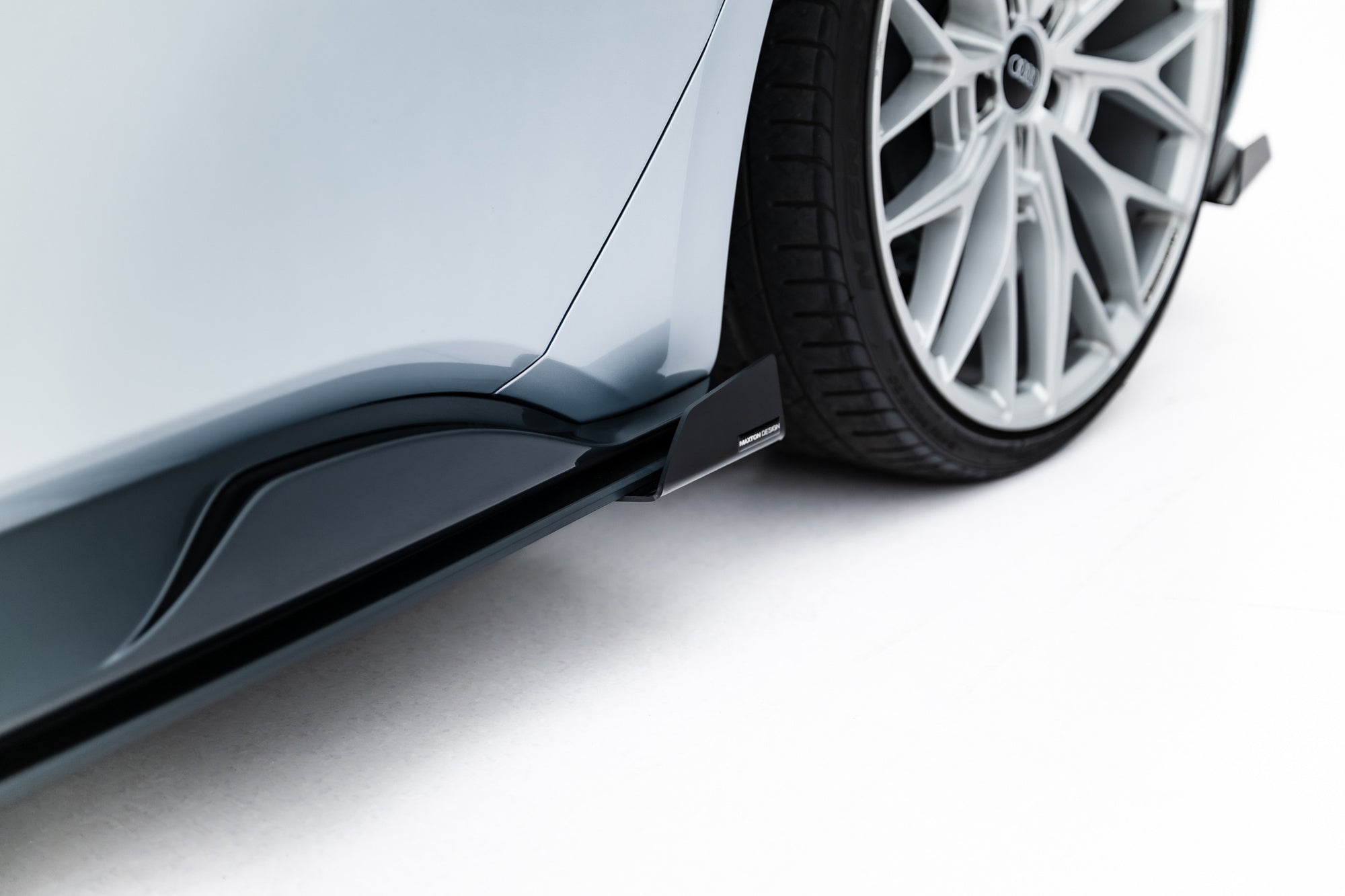 Maxton Design Street Pro Side Skirts Diffusers + Flaps para Cupra Born Mk1 - imagen 4
