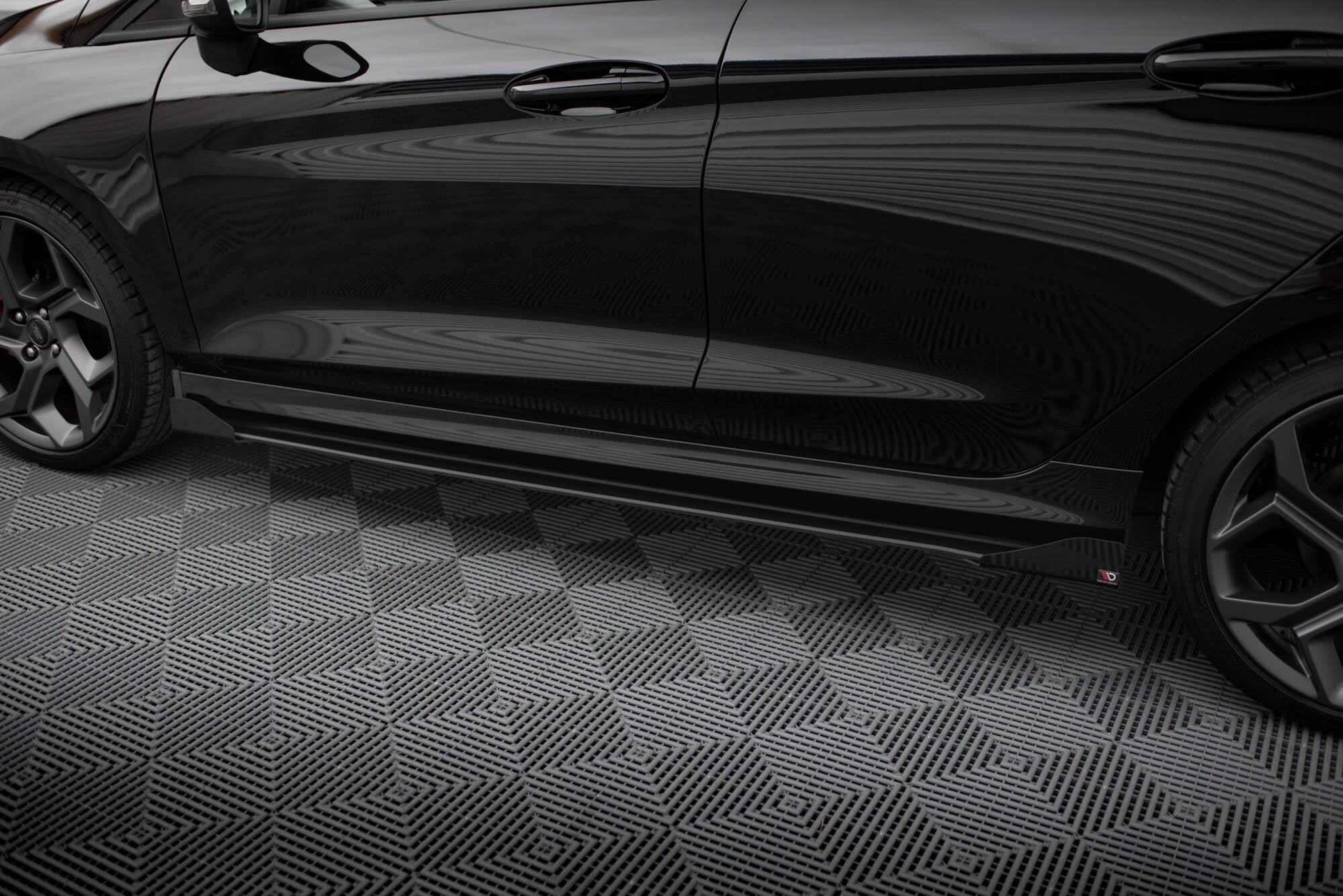 Maxton Design Street Pro Side Skirts Diffusers + Flaps para Ford Fiesta ST / ST-Line Mk8 - imagen 3