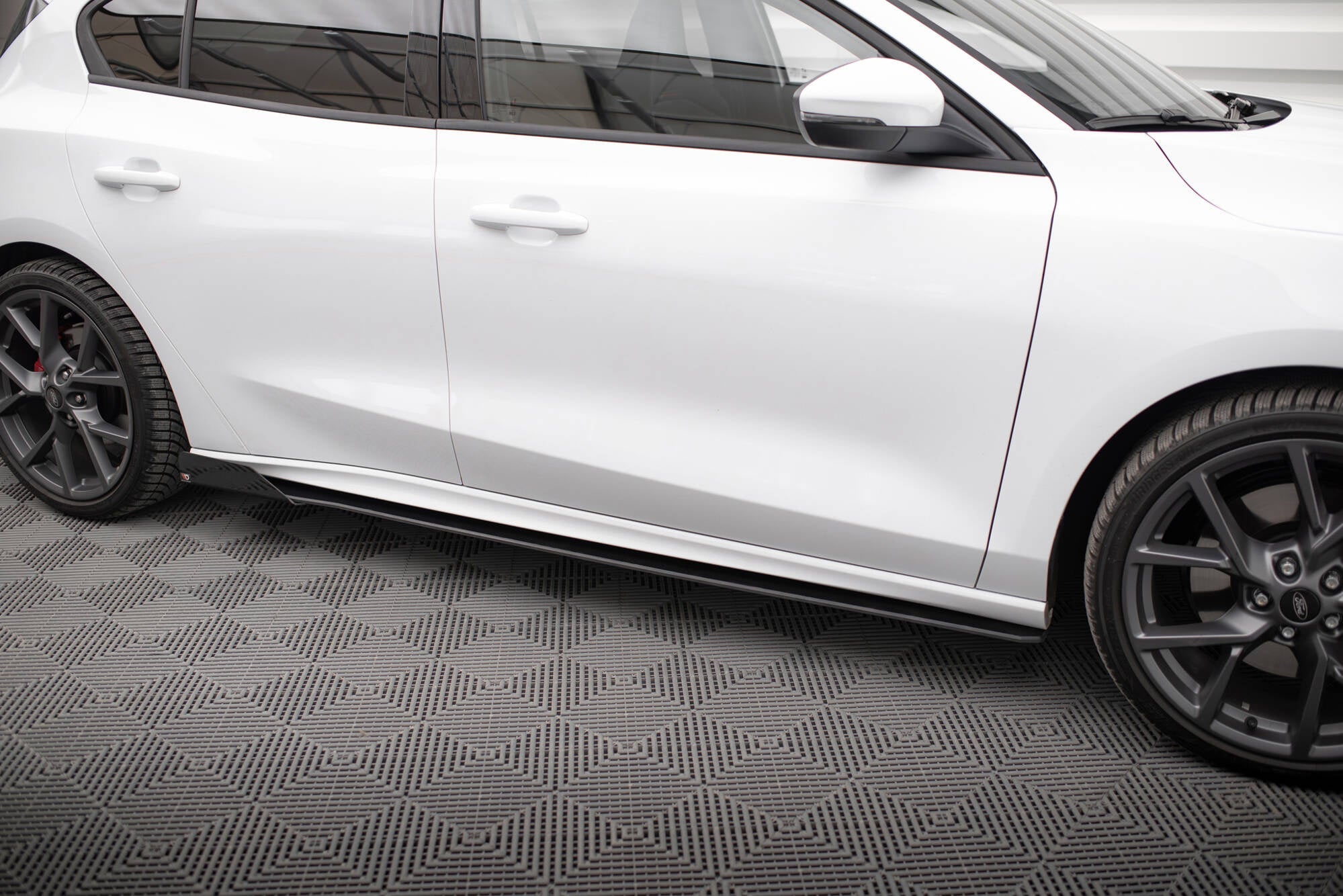 Maxton Design Street Pro Side Skirts Diffusers + Flaps para Ford Focus ST / ST-Line Mk4 - imagen 3