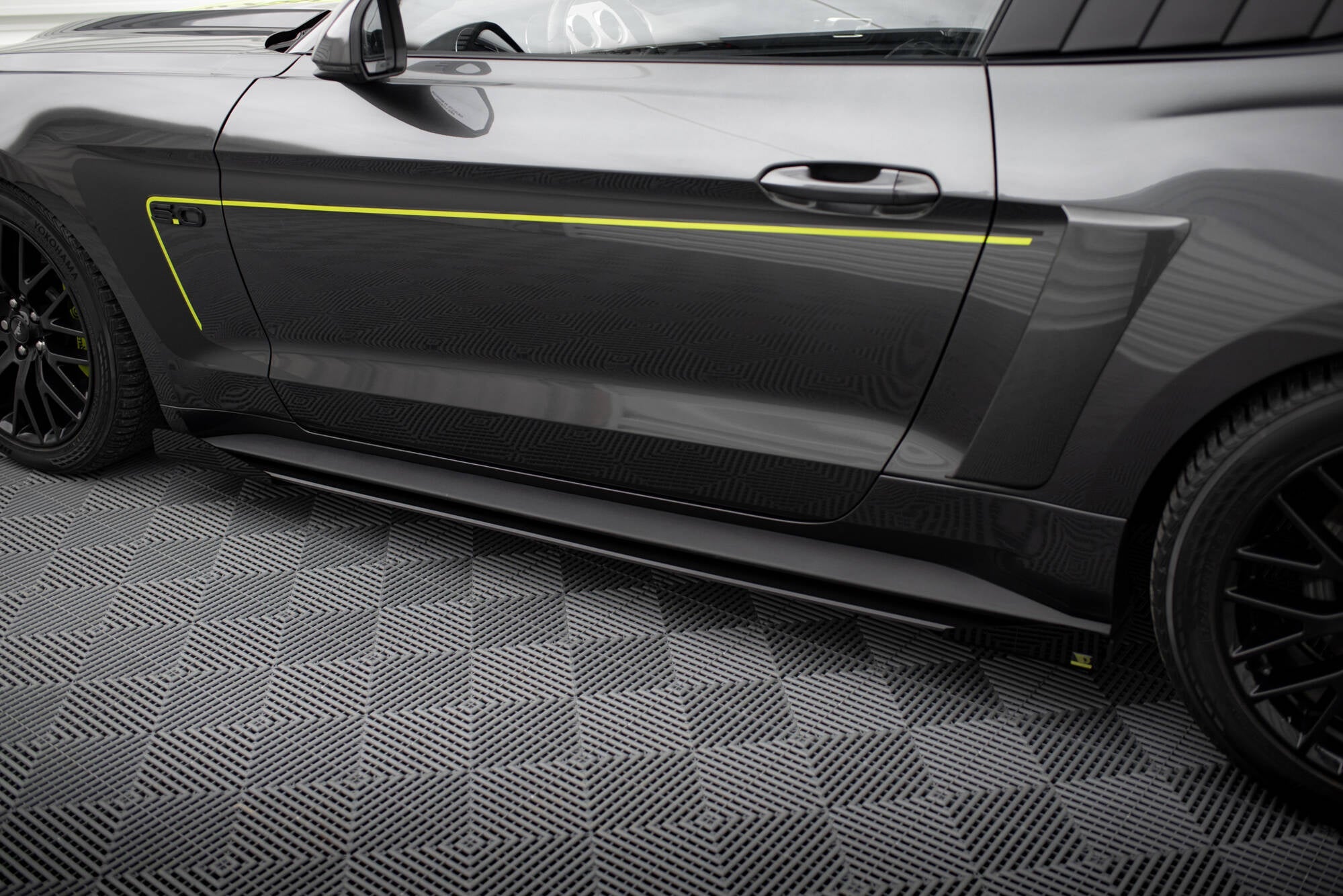 Maxton Design Street Pro Side Skirts Diffusers + Flaps para Ford Mustang GT Mk6 - imagen 3