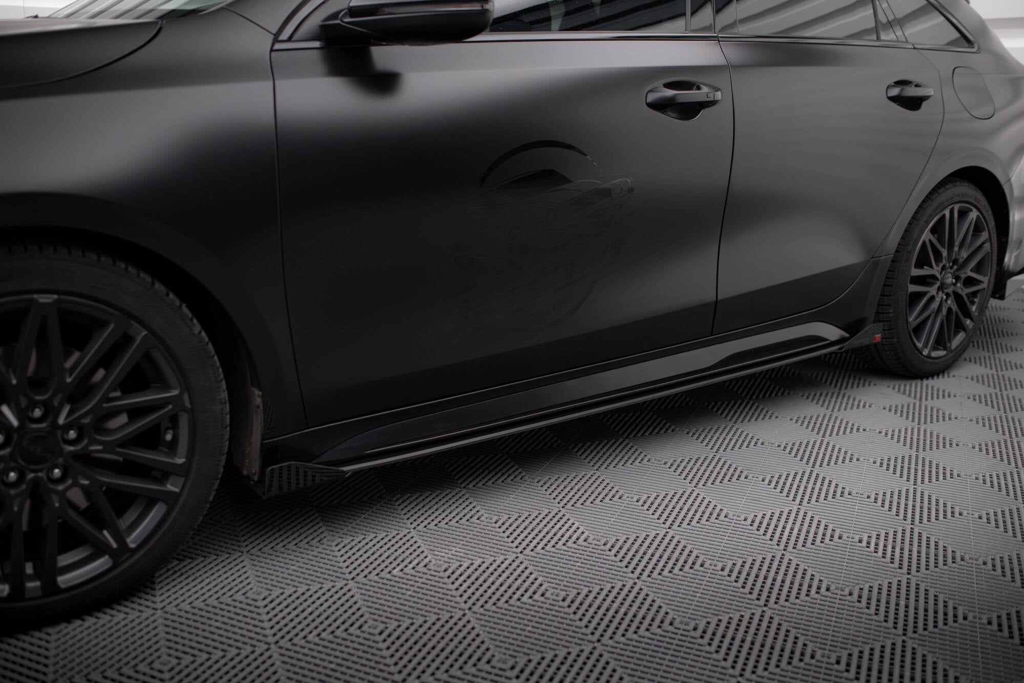 Maxton Design Street Pro Side Skirts Diffusers + Flaps para Kia Proceed GT / GT-Line Mk1 Facelift / Ceed GT Mk3 Facelift - imagen 1