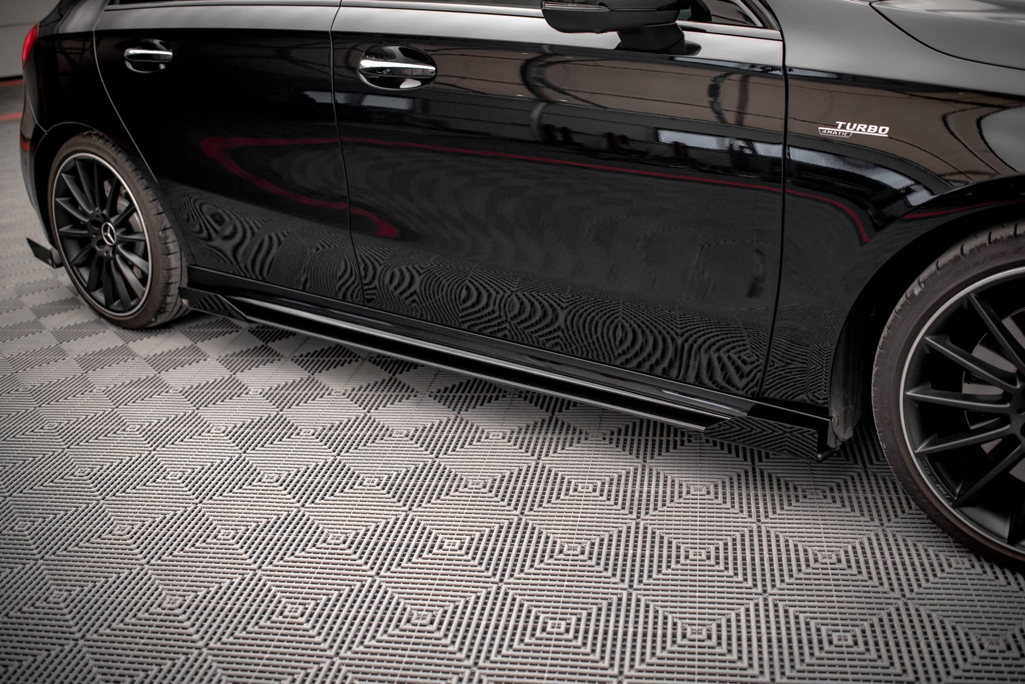 Maxton Design Street Pro Side Skirts Diffusers + Flaps para Mercedes A35 AMG / AMG-Line Aero Pack W177 - imagen 3