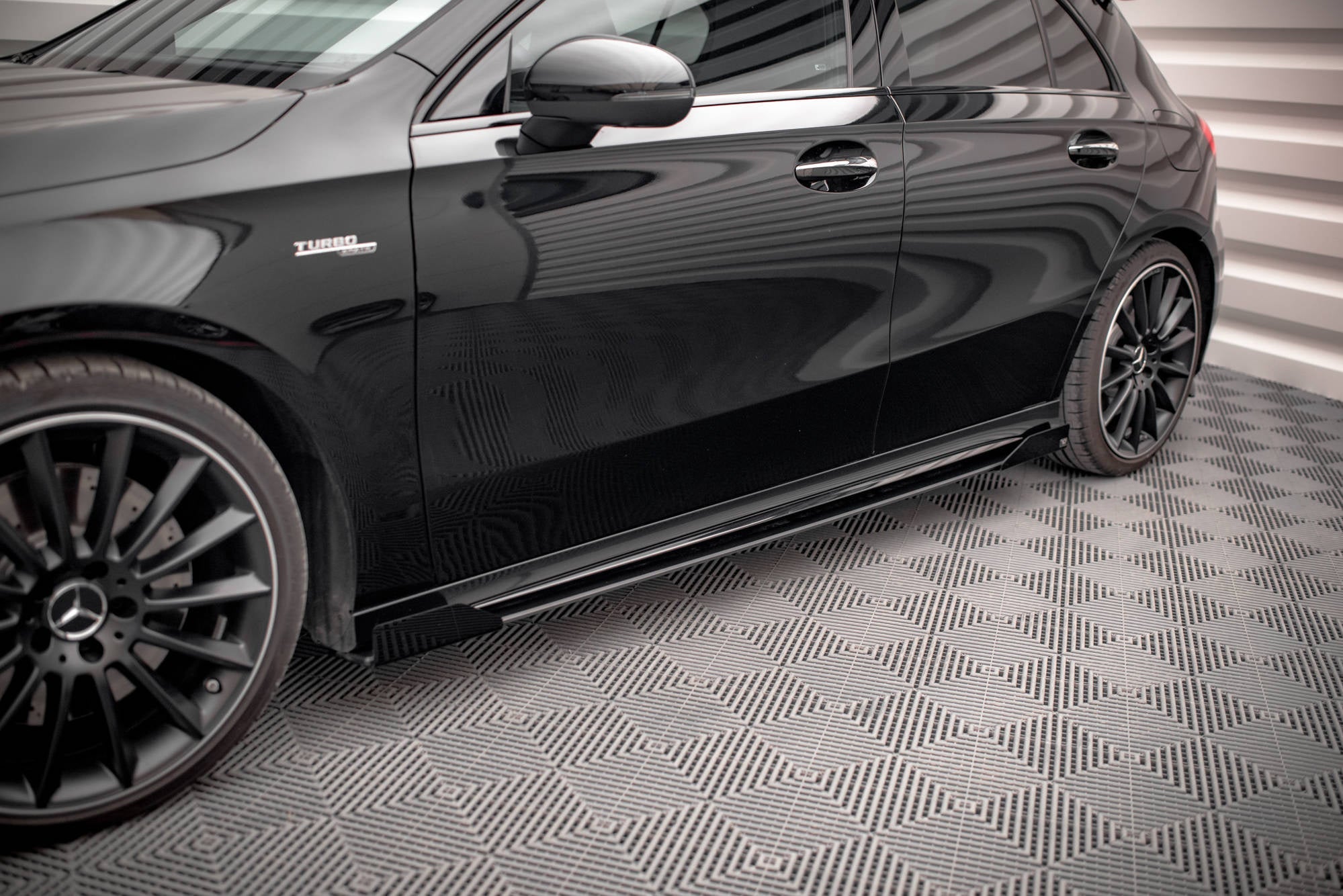 Maxton Design Street Pro Side Skirts Diffusers + Flaps para Mercedes A35 AMG / AMG-Line Aero Pack W177 - imagen 1