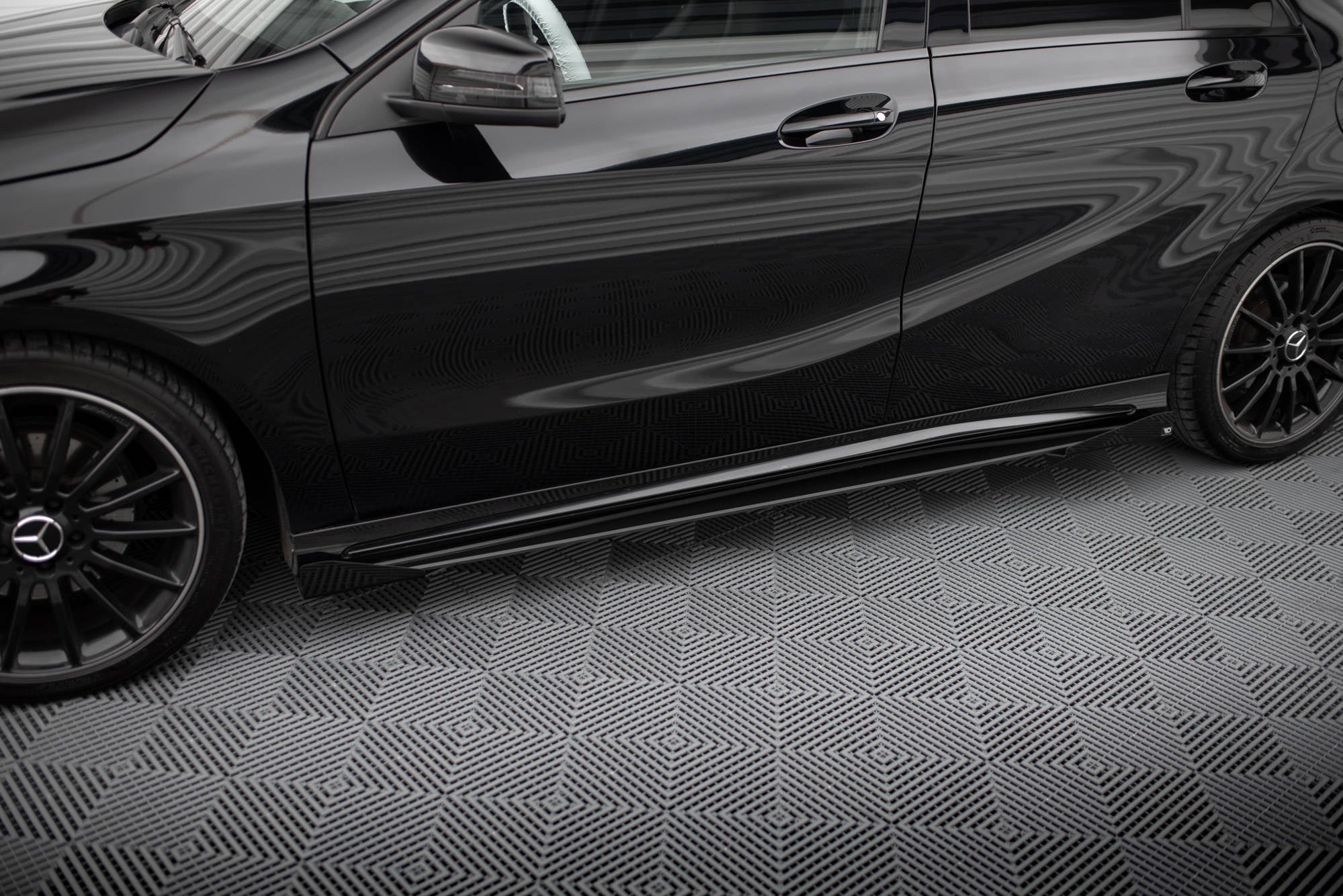 Maxton Design Street Pro Side Skirts Diffusers + Flaps para Mercedes-Benz A AMG-Line W176 Facelift - imagen 1