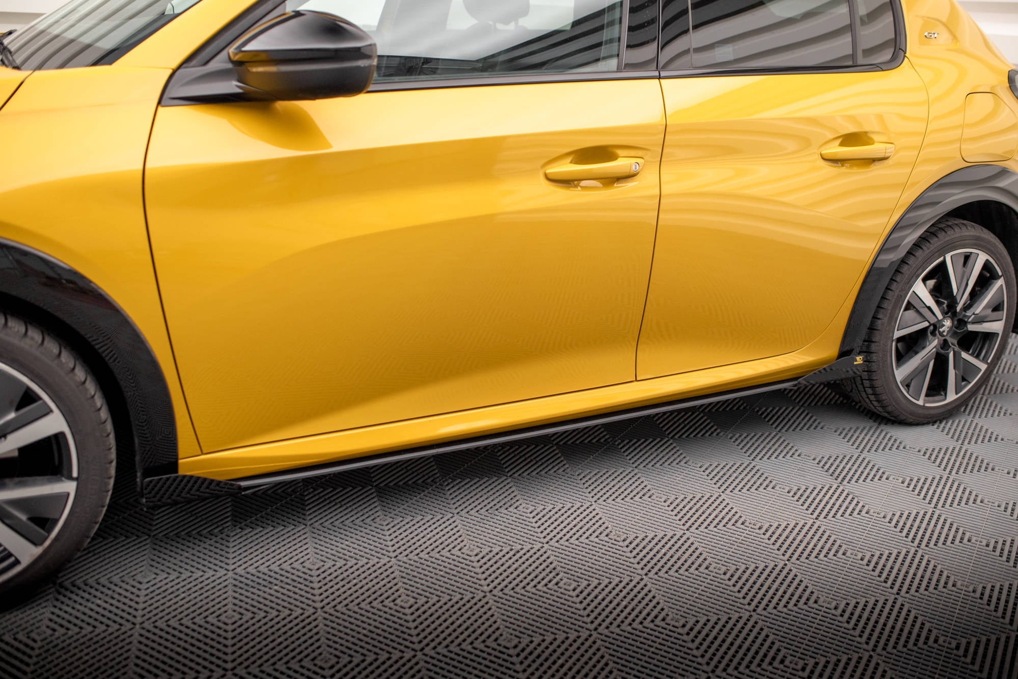 Maxton Design Street Pro Side Skirts Diffusers + Flaps para Peugeot 208 GT Mk2 - imagen 1