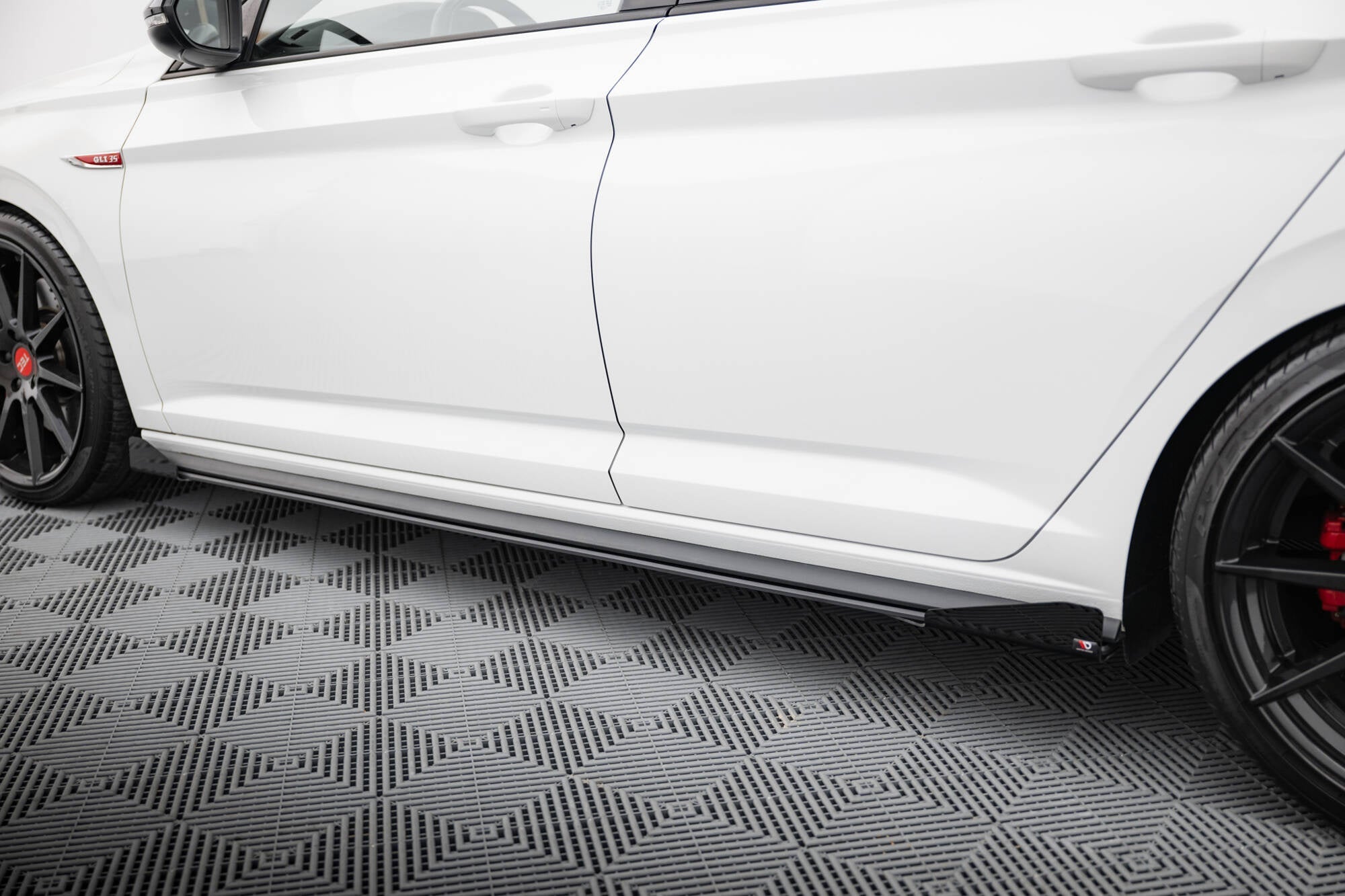 Maxton Design Street Pro Side Skirts Diffusers + Flaps para Volkswagen Jetta GLI Mk7 - imagen 3