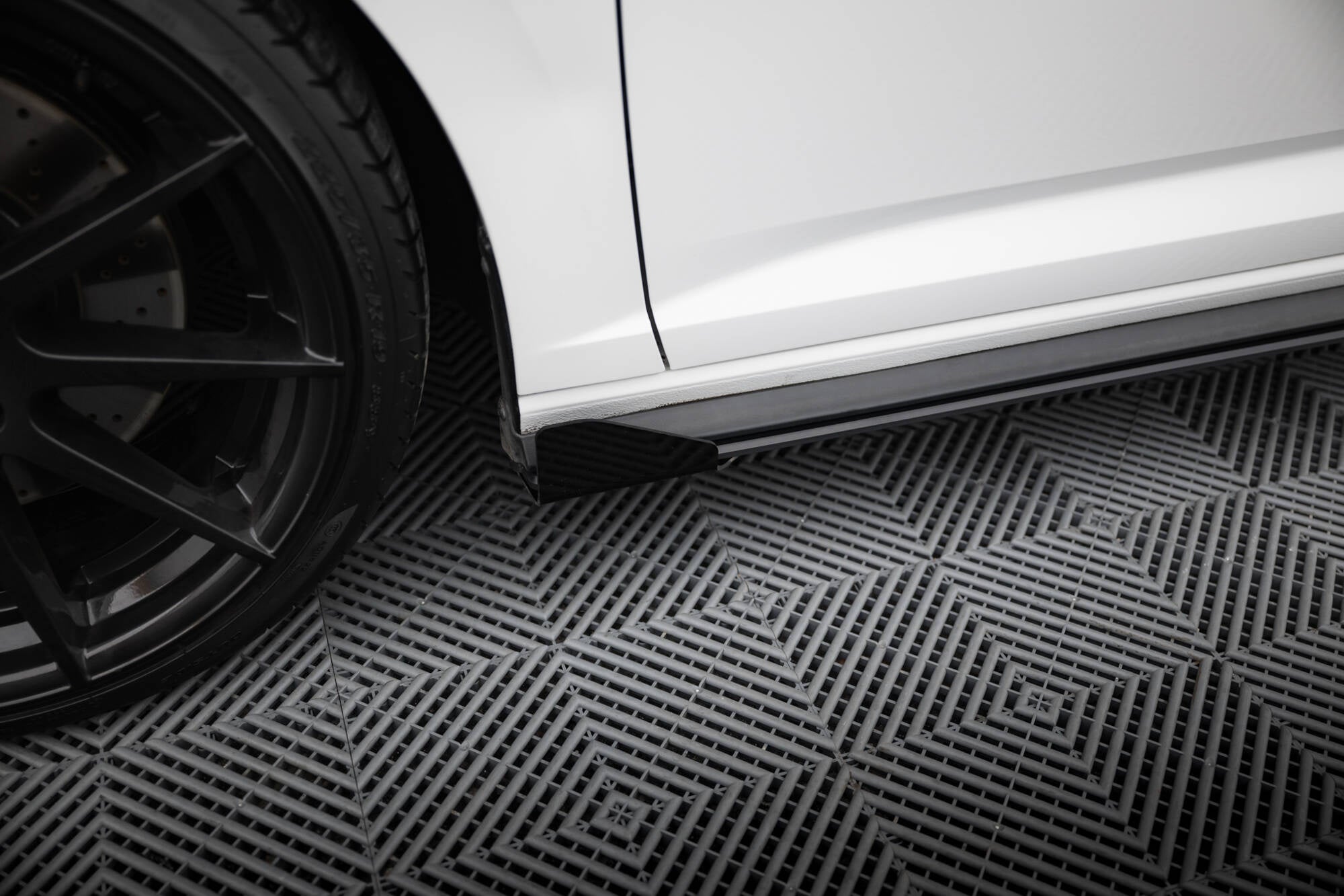 Maxton Design Street Pro Side Skirts Diffusers + Flaps para Volkswagen Jetta GLI Mk7 - imagen 5