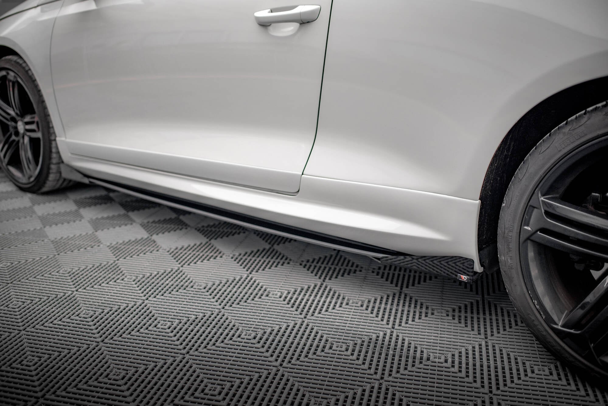 Maxton Design Street Pro Side Skirts Diffusers + Flaps para Volkswagen Scirocco R Mk3 - imagen 3