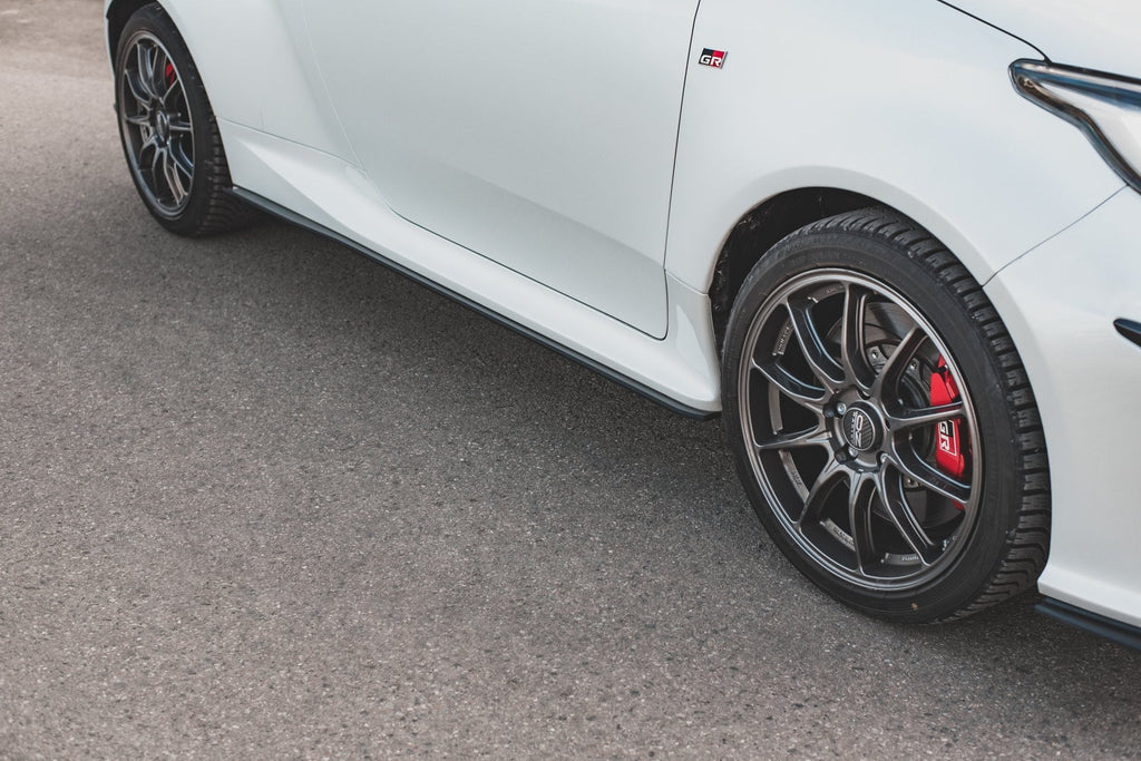 Maxton Design Street Pro Side Skirts Diffusers para Toyota GR Yaris Mk4 - imagen 1