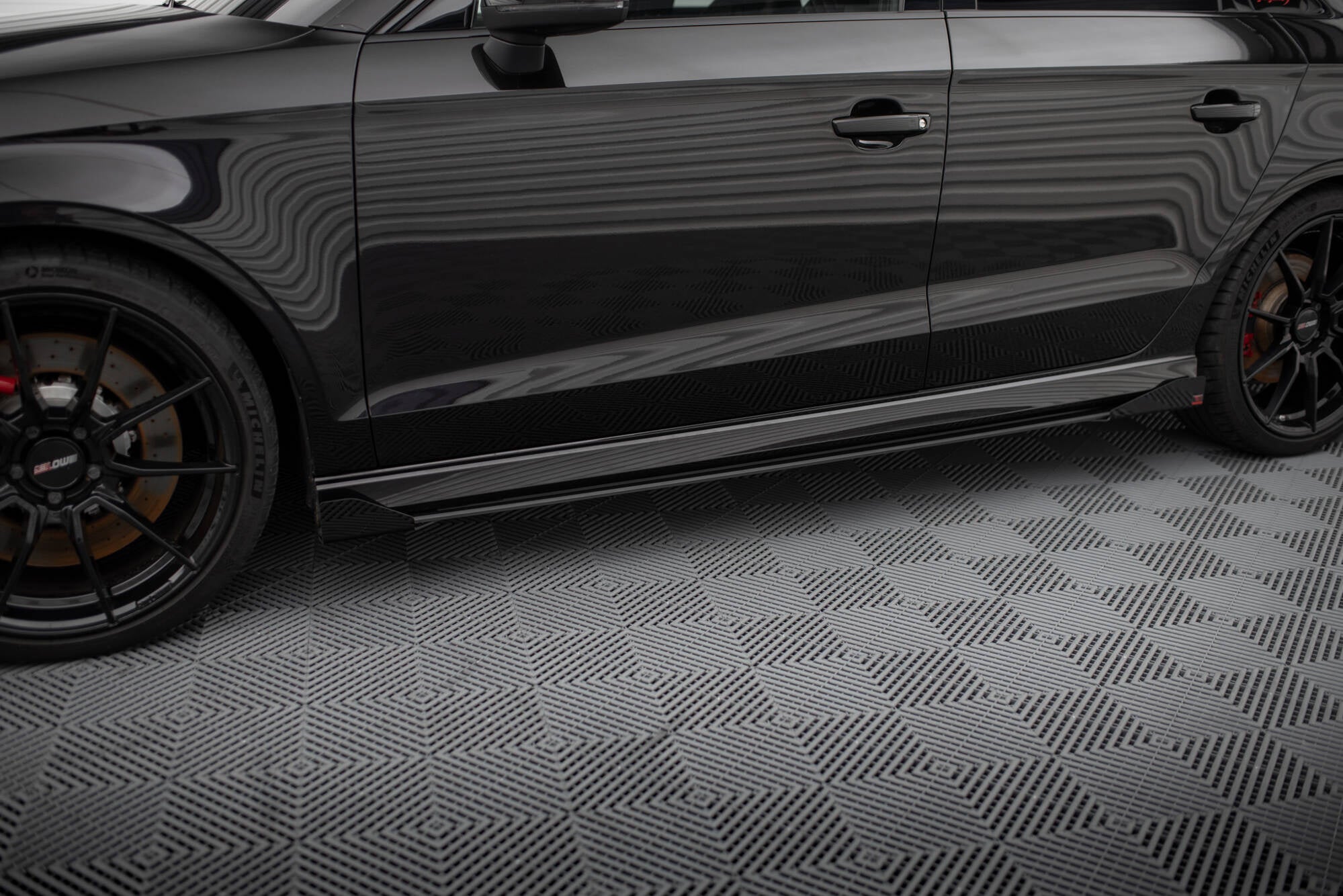 Maxton Design Street Pro Side Skirts Diffusers V.1 + Flaps para Audi RS3 Sedan 8V Facelift - imagen 1
