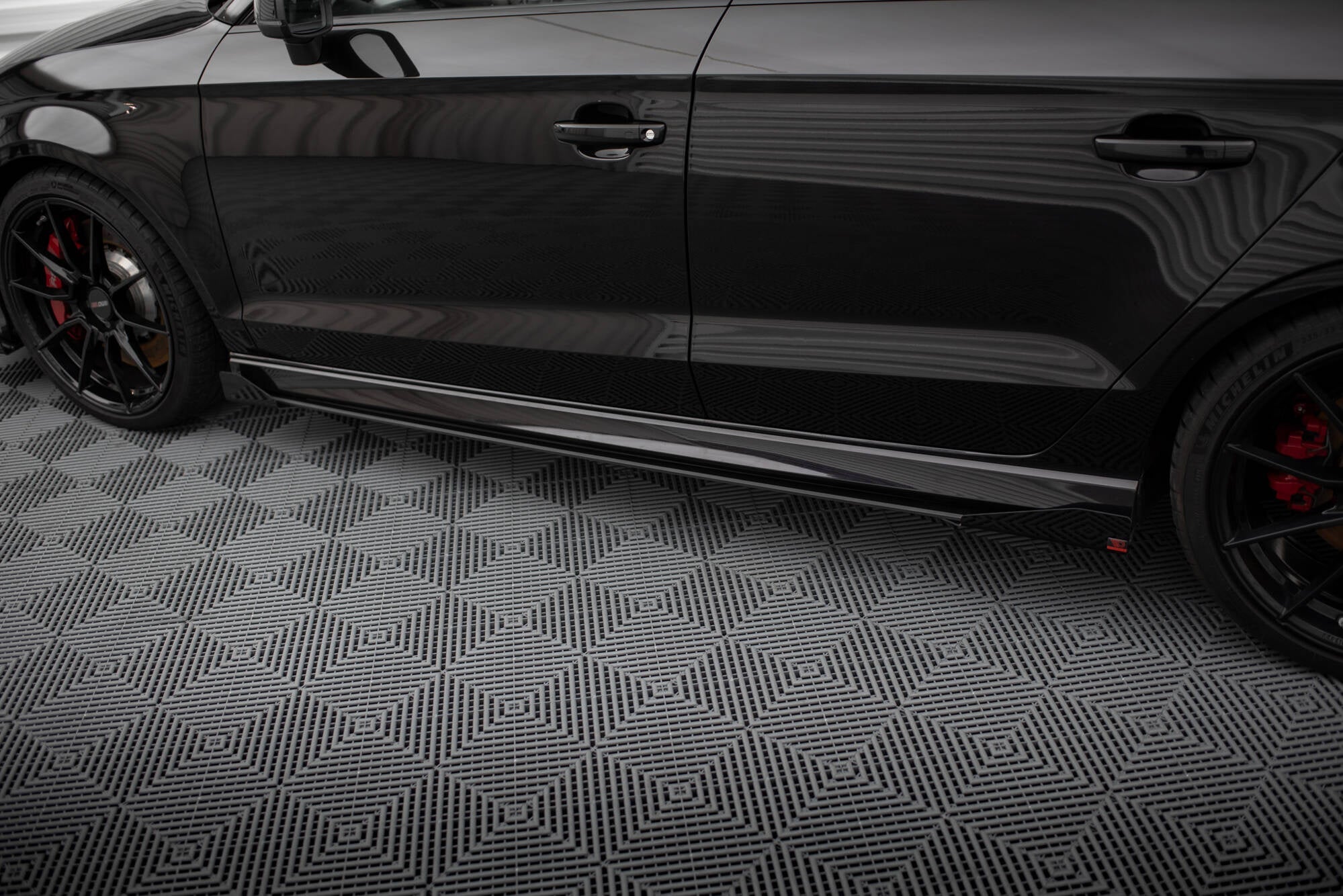 Maxton Design Street Pro Side Skirts Diffusers V.1 + Flaps para Audi RS3 Sedan 8V Facelift - imagen 3
