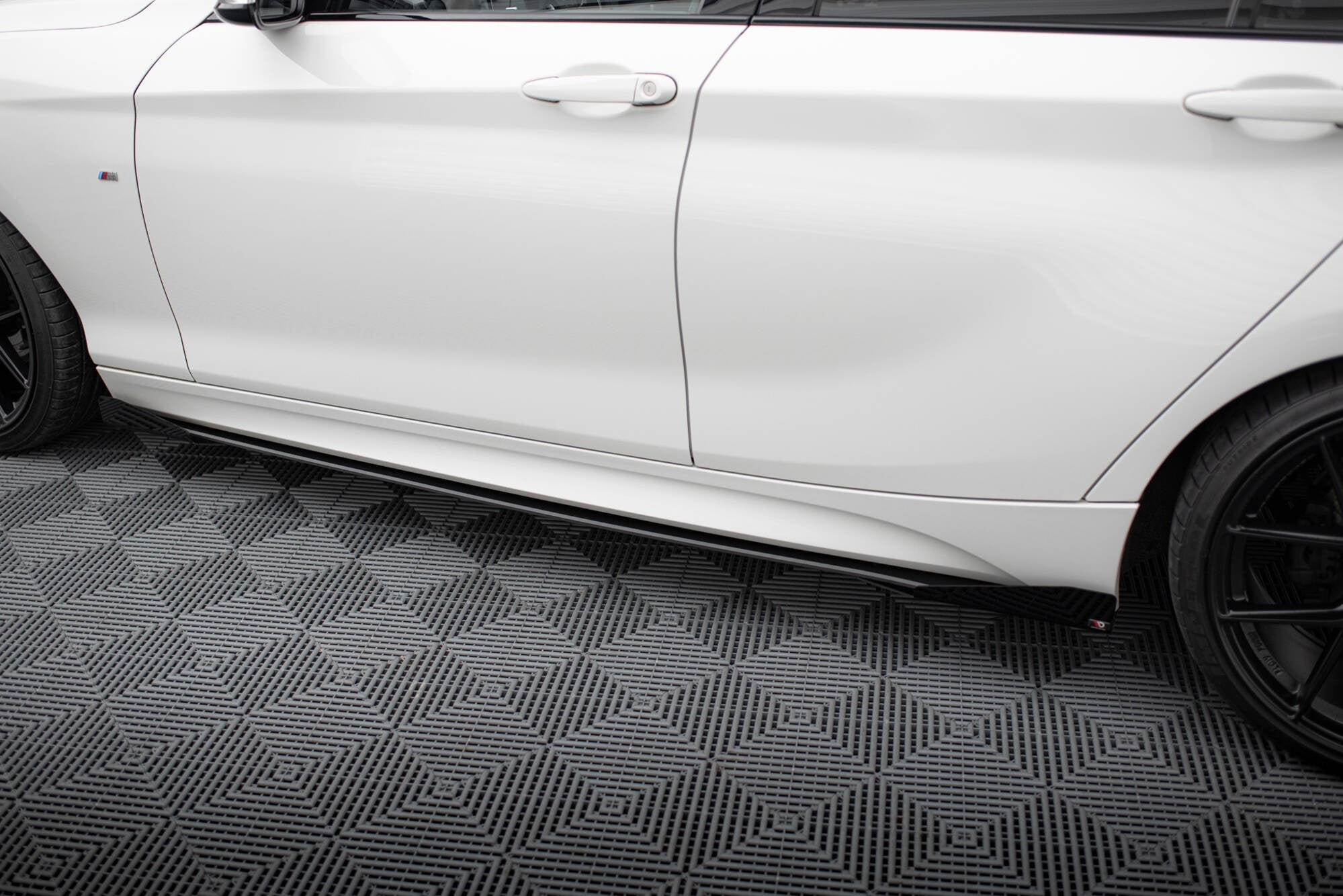 Maxton Design Street Pro Side Skirts Diffusers V.2 + Flaps para BMW 1 F20 M135i / M140i / M-Pack - imagen 3