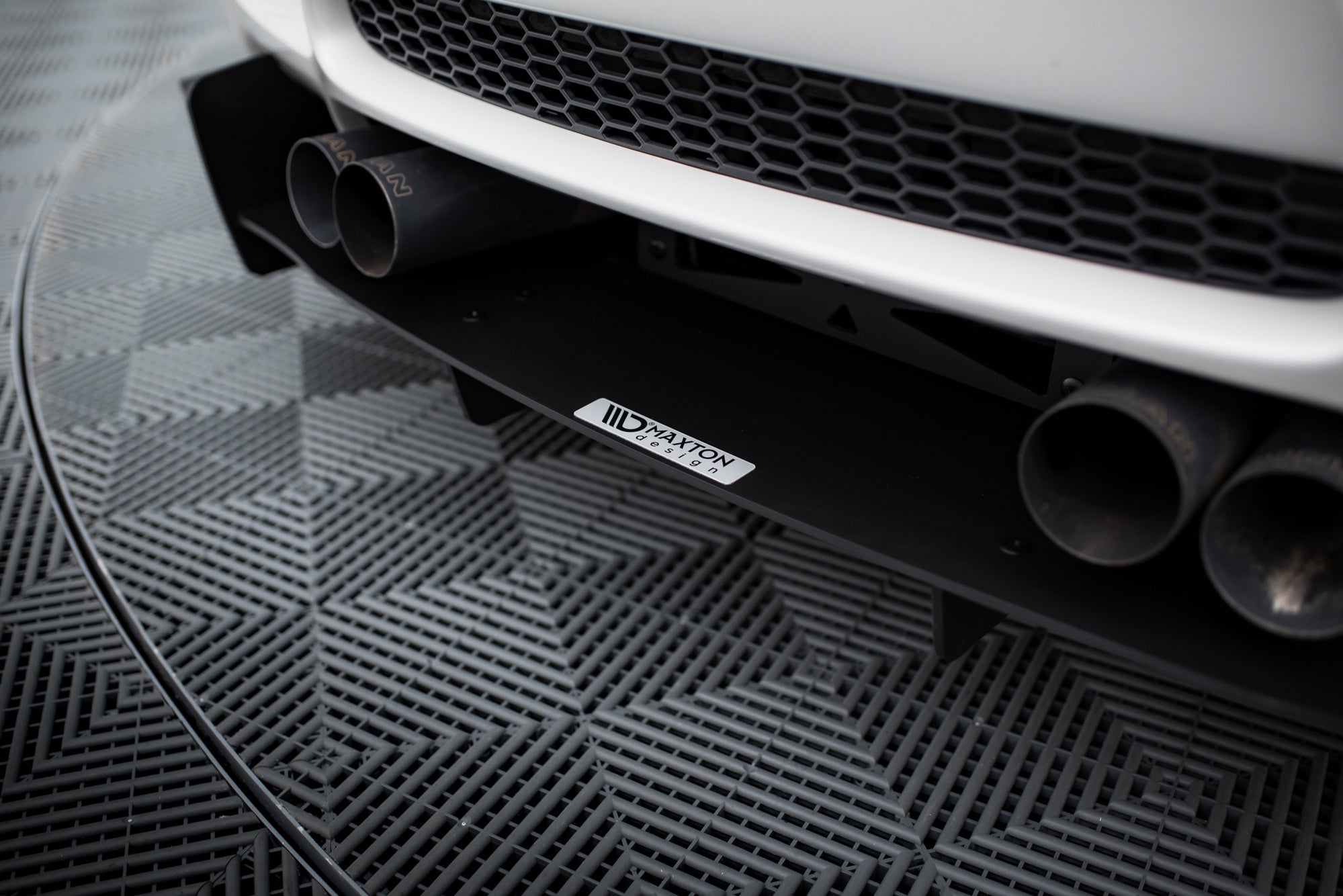 Maxton Design Difusor trasero para BMW M3 E92 / E93 - imagen 2