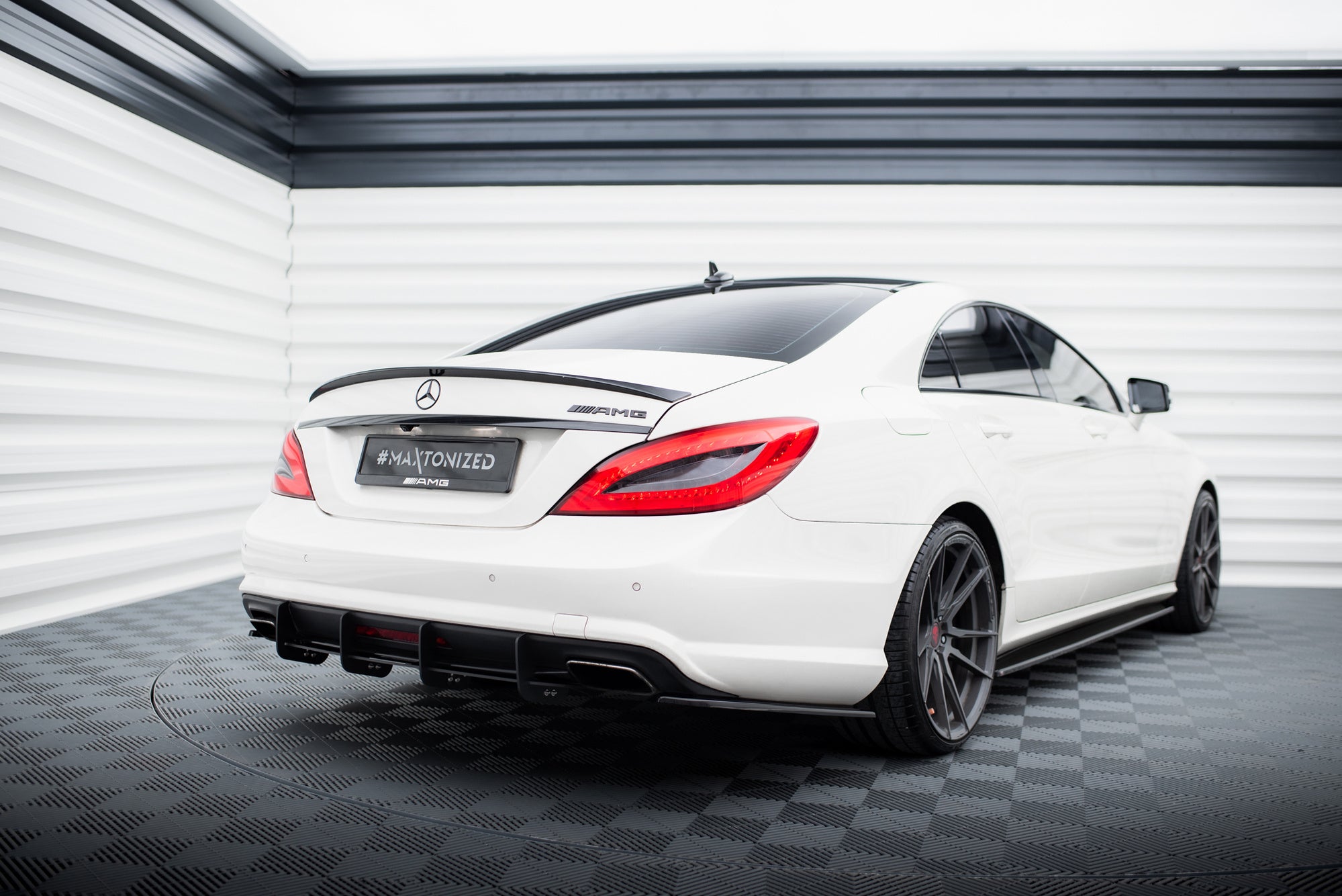 Maxton Design Difusor trasero para Mercedes CLS C218 AMG LINE - imagen 2
