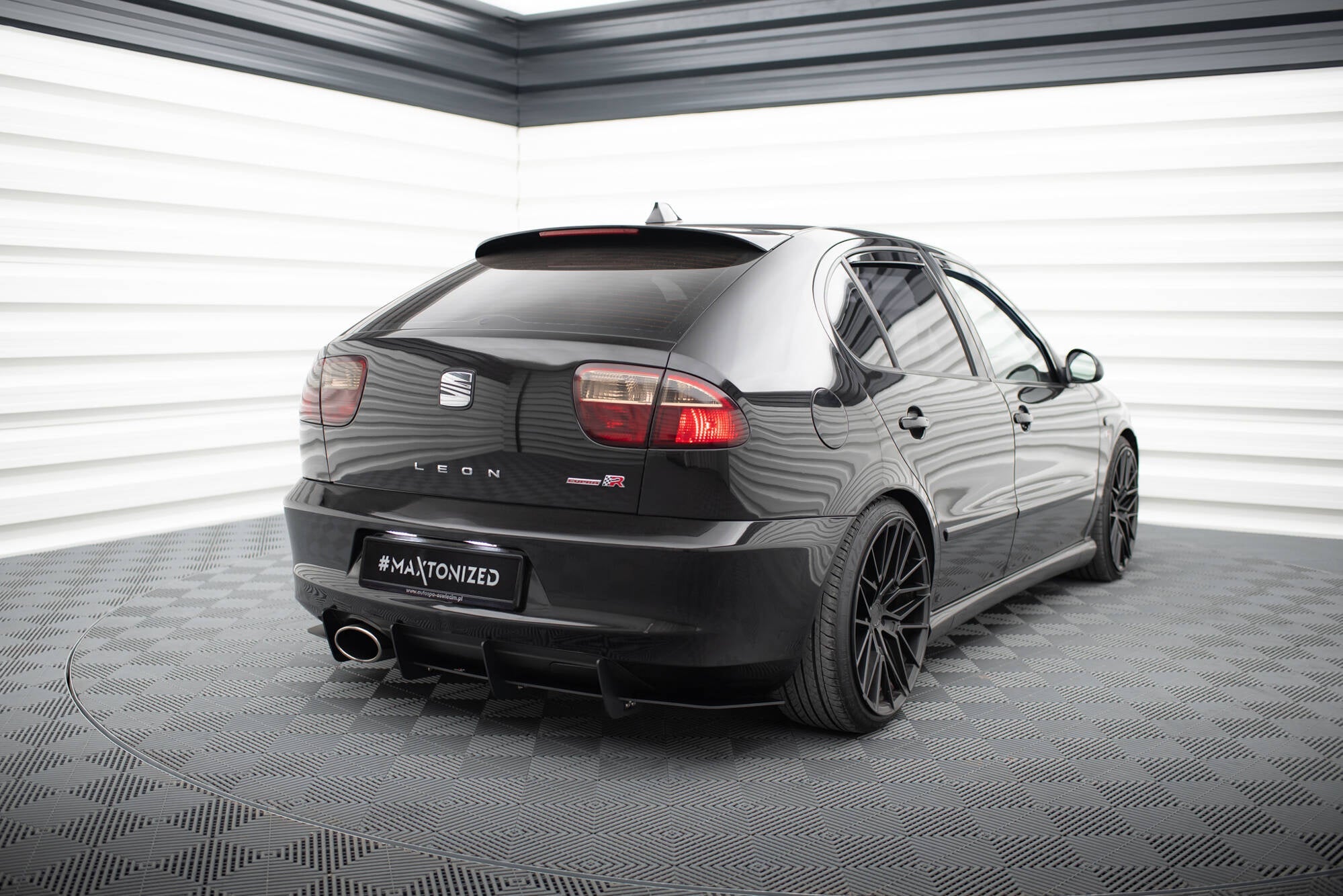 Maxton Design Difusor trasero para Seat Leon Mk1 Cupra - imagen 2