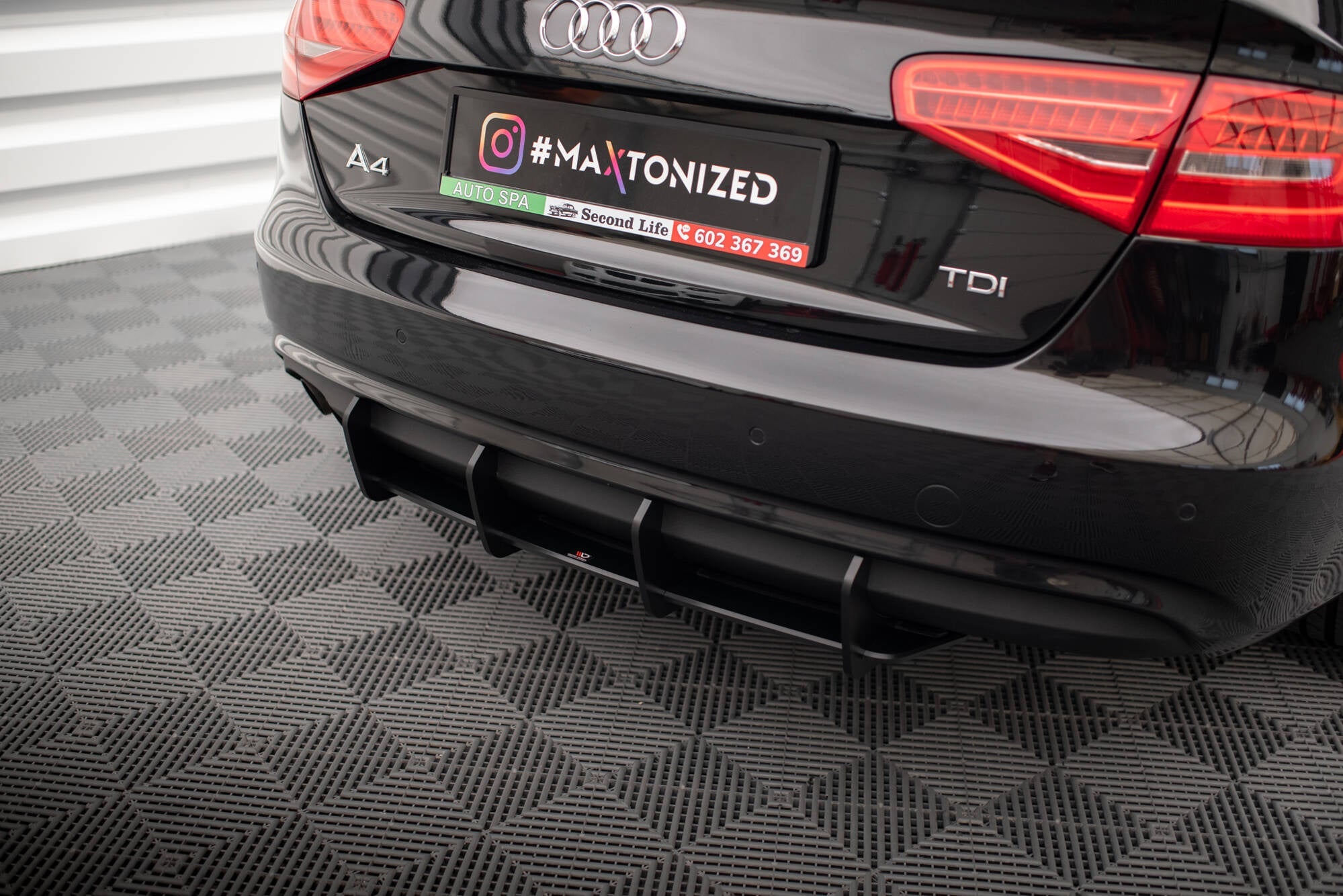 Maxton Design Street Pro Rear Diffuser para Audi A4 B8 Facelift - imagen 1
