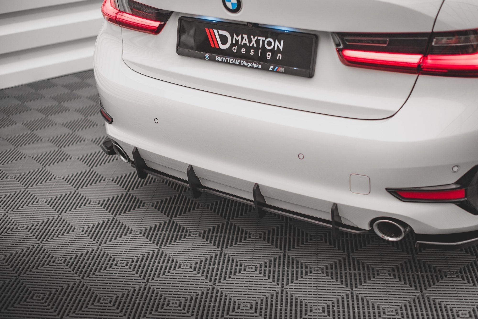 Maxton Design Street Pro Rear Diffuser para BMW 3 G20 / G21 - imagen 1