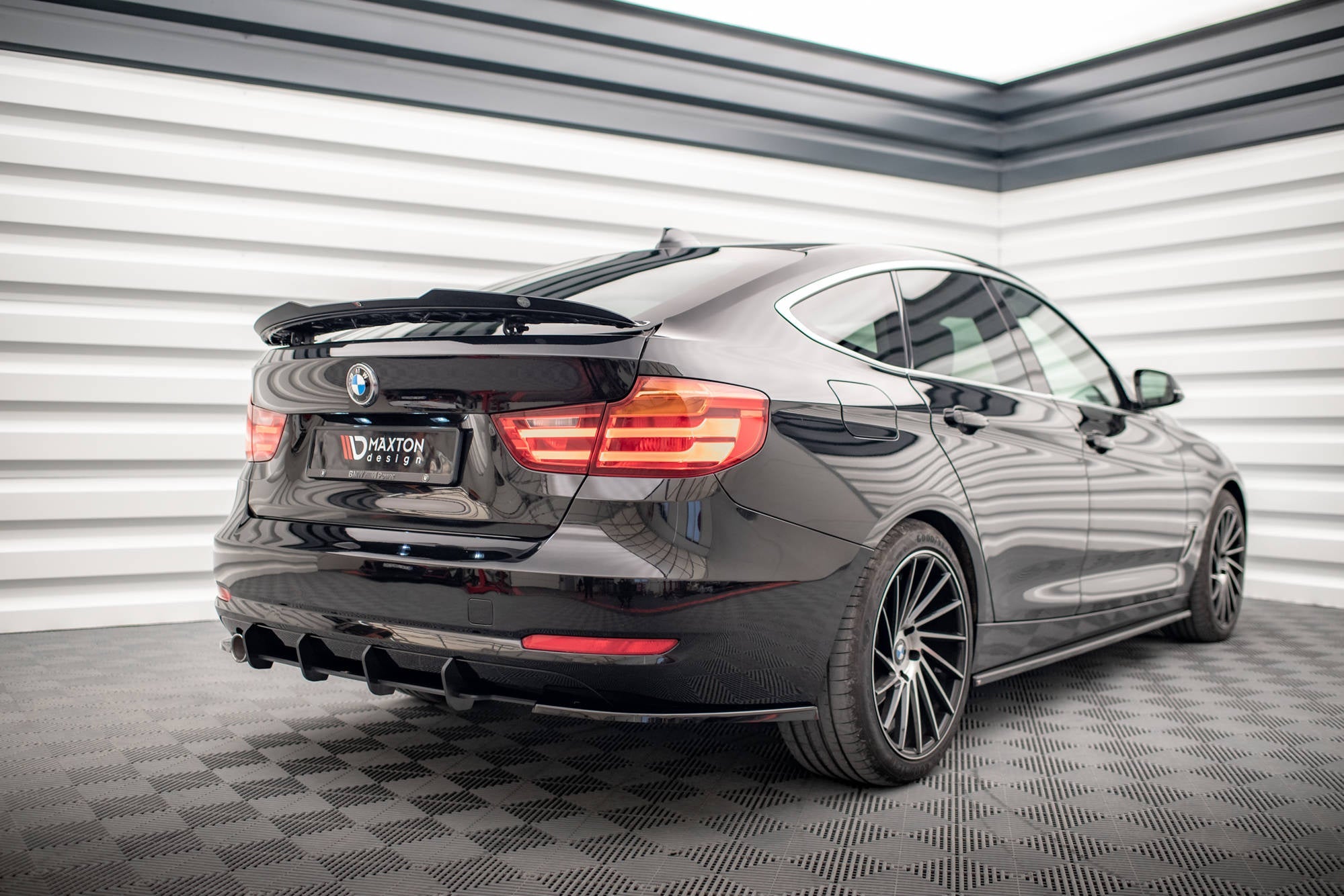 Maxton Design Street Pro Rear Diffuser para BMW 3 GT F34 - imagen 1