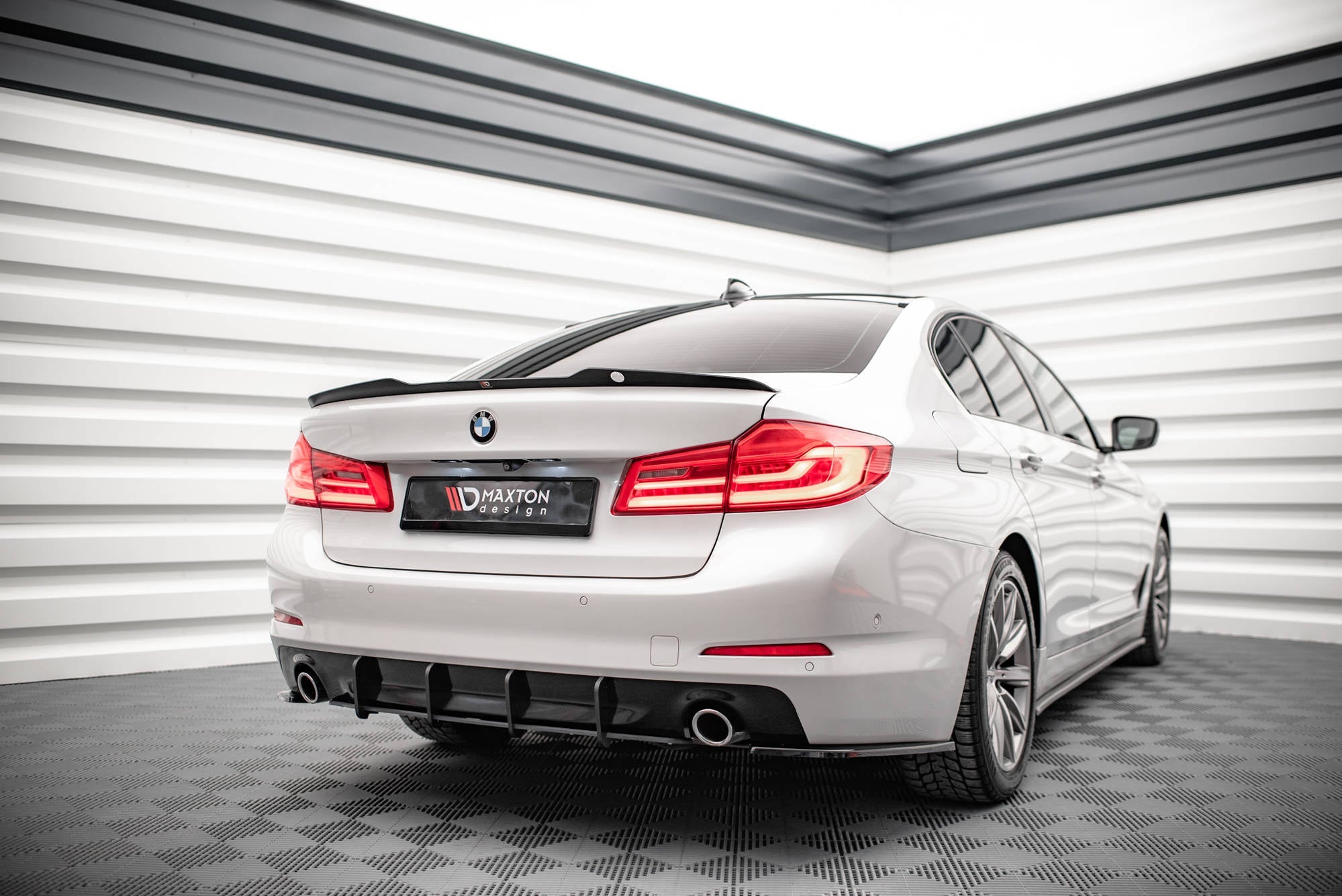 Maxton Design Street Pro Rear Diffuser para BMW 5 Sedan G30 - imagen 1