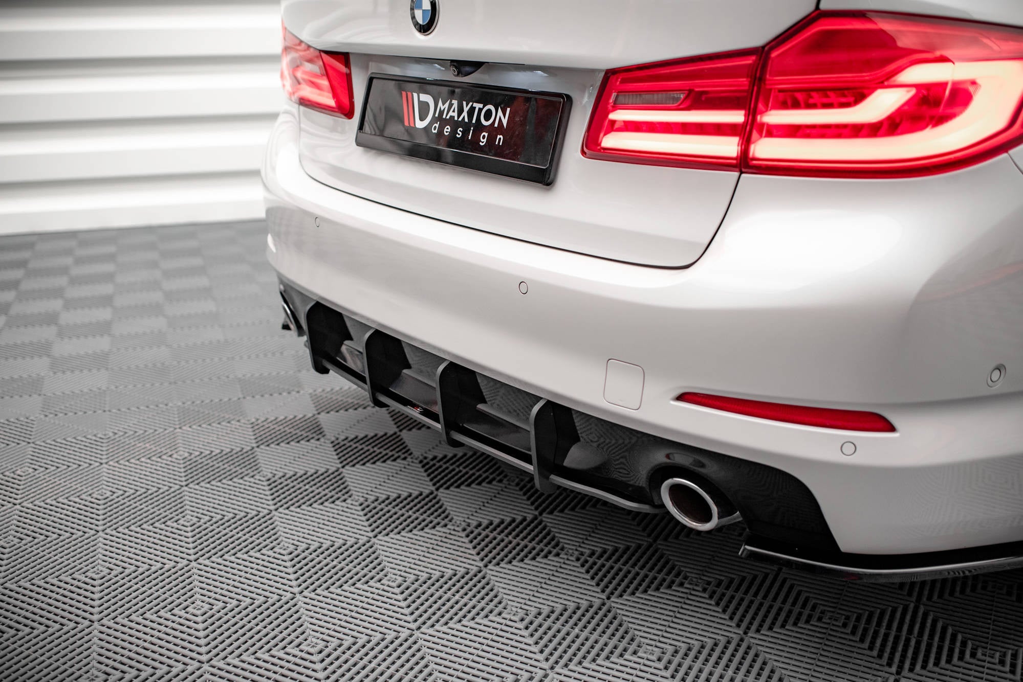 Maxton Design Street Pro Rear Diffuser para BMW 5 Sedan G30 - imagen 3