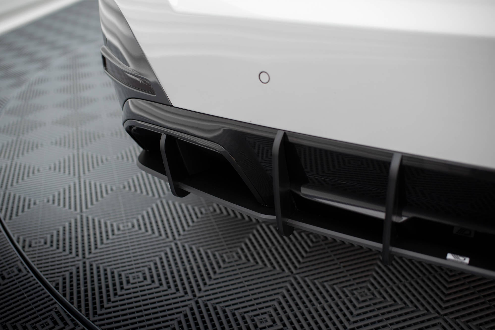 Maxton Design Street Pro Rear Diffuser para BMW i4 M-Pack G26 - imagen 4