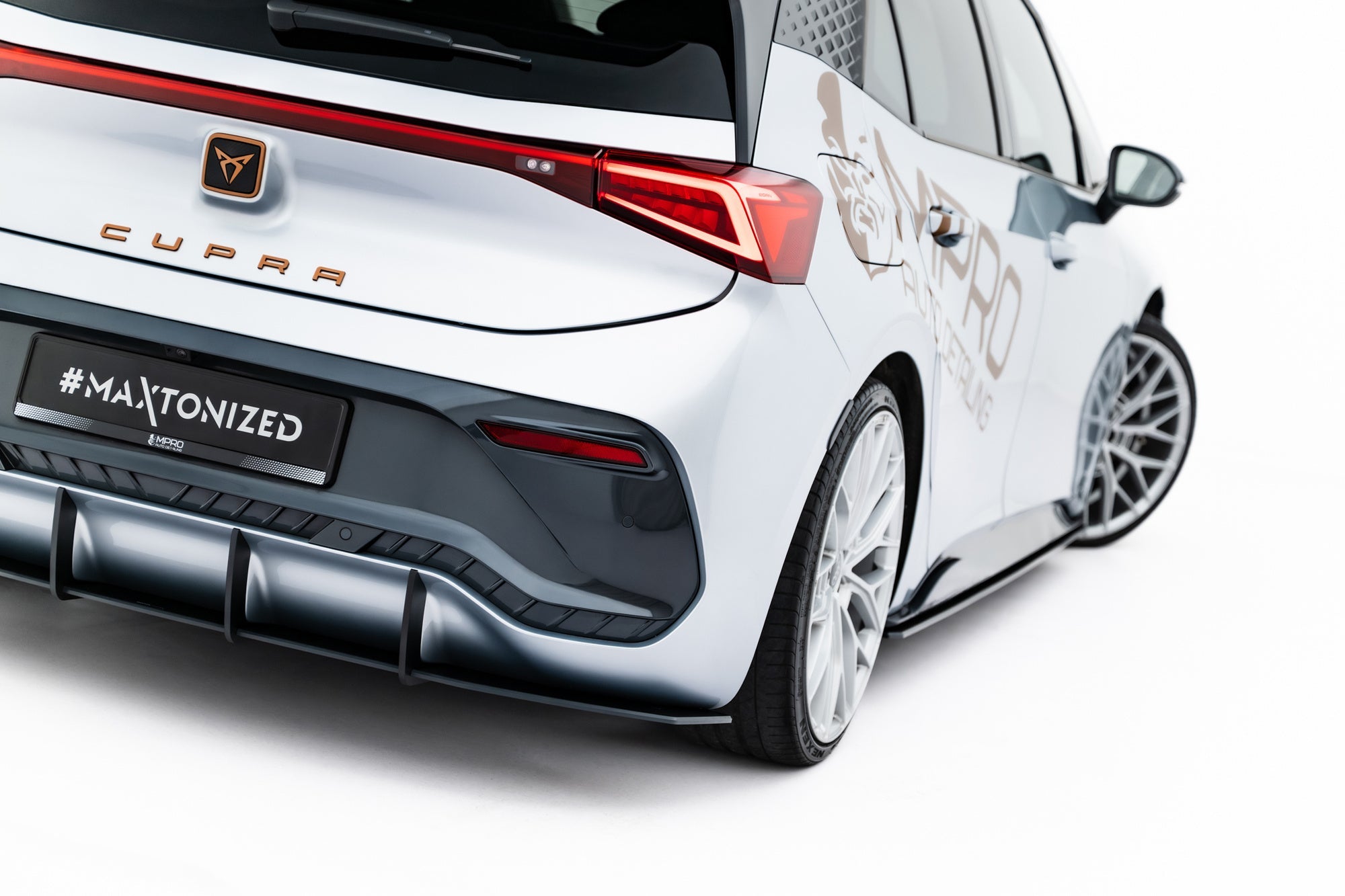 Maxton Design Street Pro Rear Diffuser para Cupra Born Mk1 - imagen 1